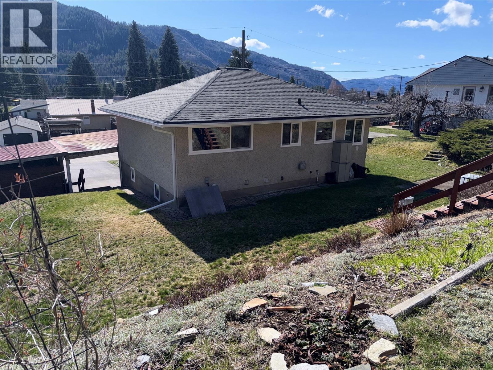 465 11th Avenue, Montrose, British Columbia  V0G 1P0 - Photo 35 - 10381145