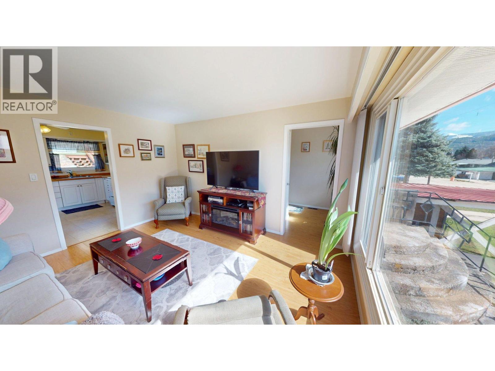 465 11th Avenue, Montrose, British Columbia  V0G 1P0 - Photo 6 - 10381145