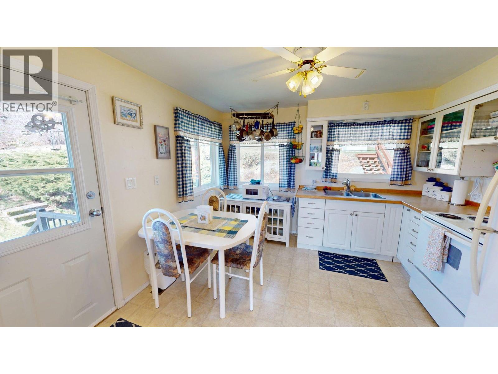 465 11th Avenue, Montrose, British Columbia  V0G 1P0 - Photo 8 - 10381145