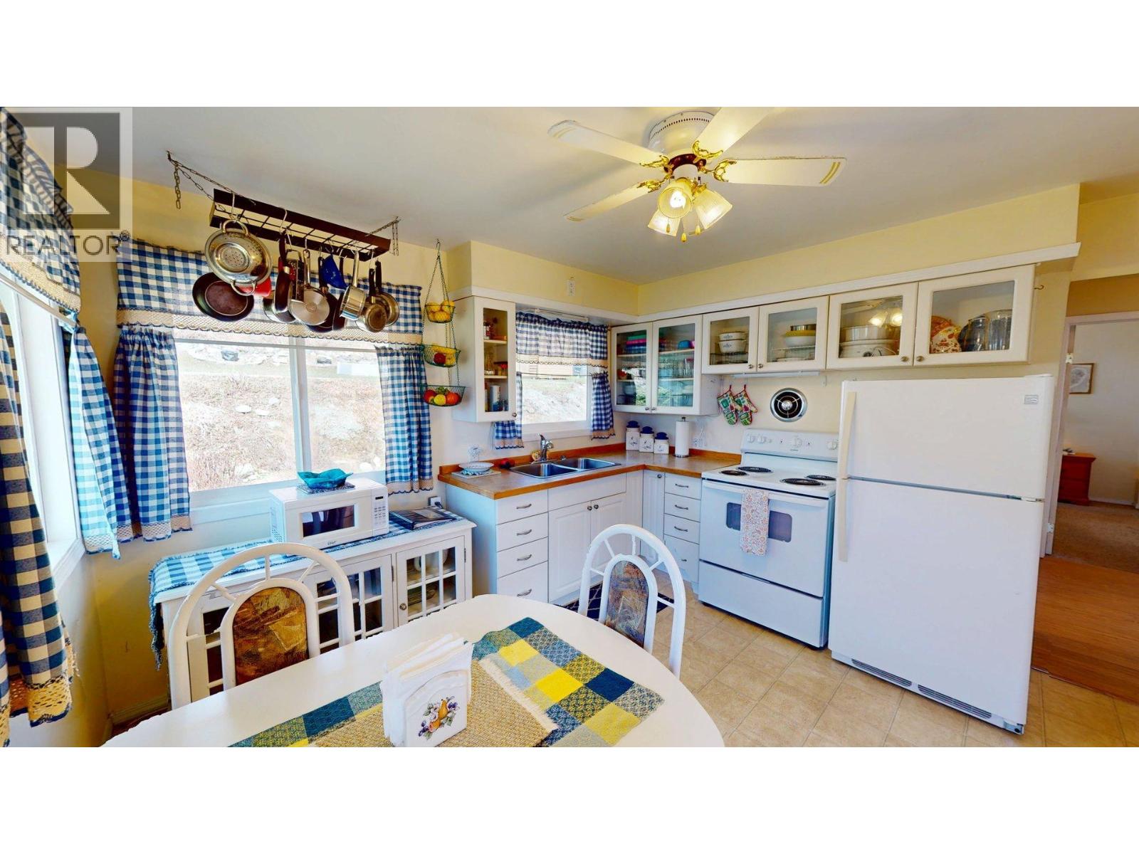 465 11th Avenue, Montrose, British Columbia  V0G 1P0 - Photo 9 - 10381145