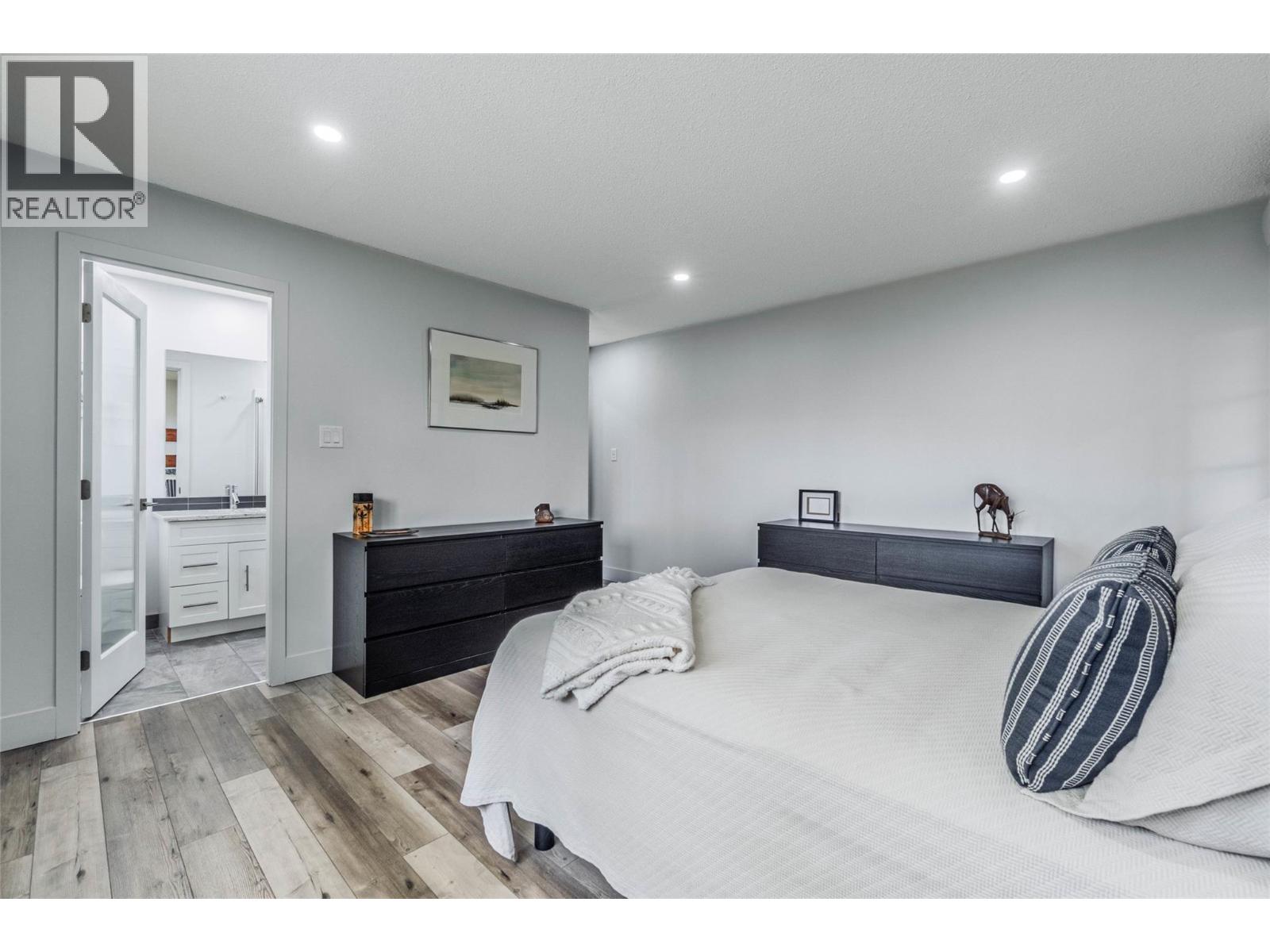 5622 Yarrow Street, Oliver, British Columbia  V0H 1T9 - Photo 12 - 10381389