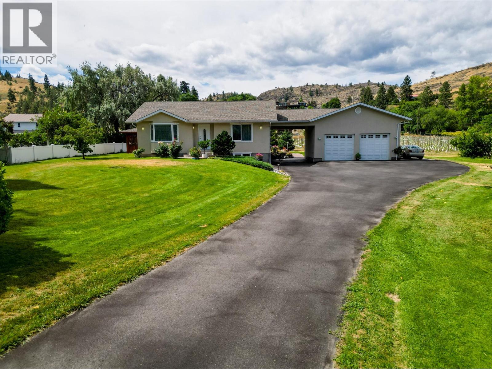 232 Linden Avenue, Kaleden, British Columbia  V0H 1K0 - Photo 2 - 10381293