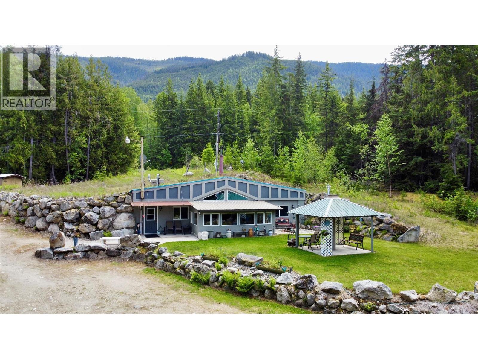 7705 Omen Road, Fauquier, British Columbia  V0G 1K0 - Photo 1 - 10380978