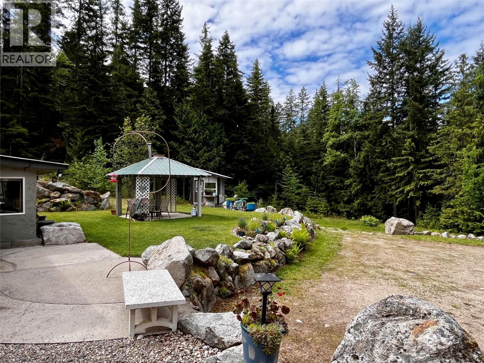 7705 Omen Road, Fauquier, British Columbia  V0G 1K0 - Photo 10 - 10380978