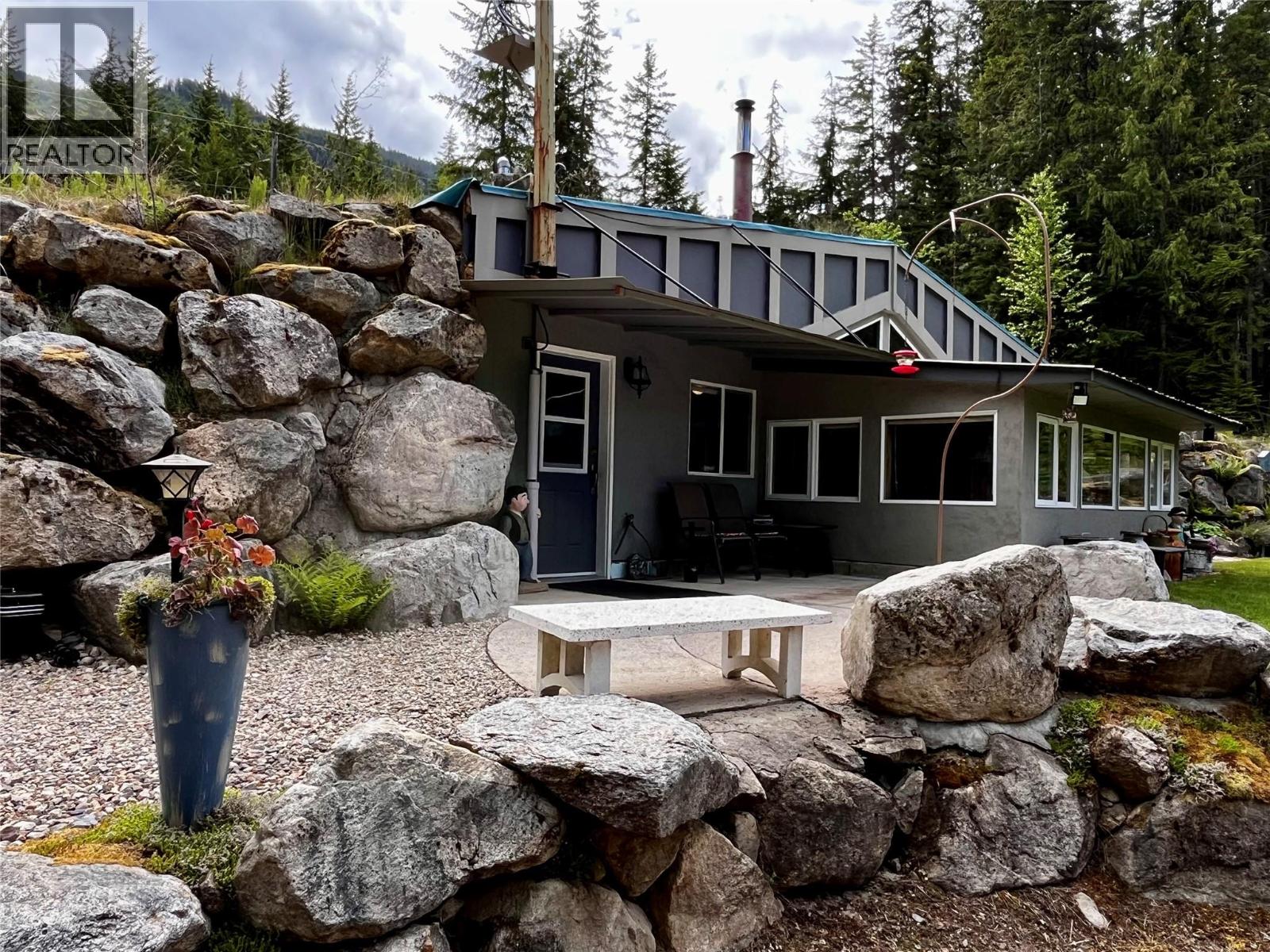 7705 Omen Road, Fauquier, British Columbia  V0G 1K0 - Photo 12 - 10380978