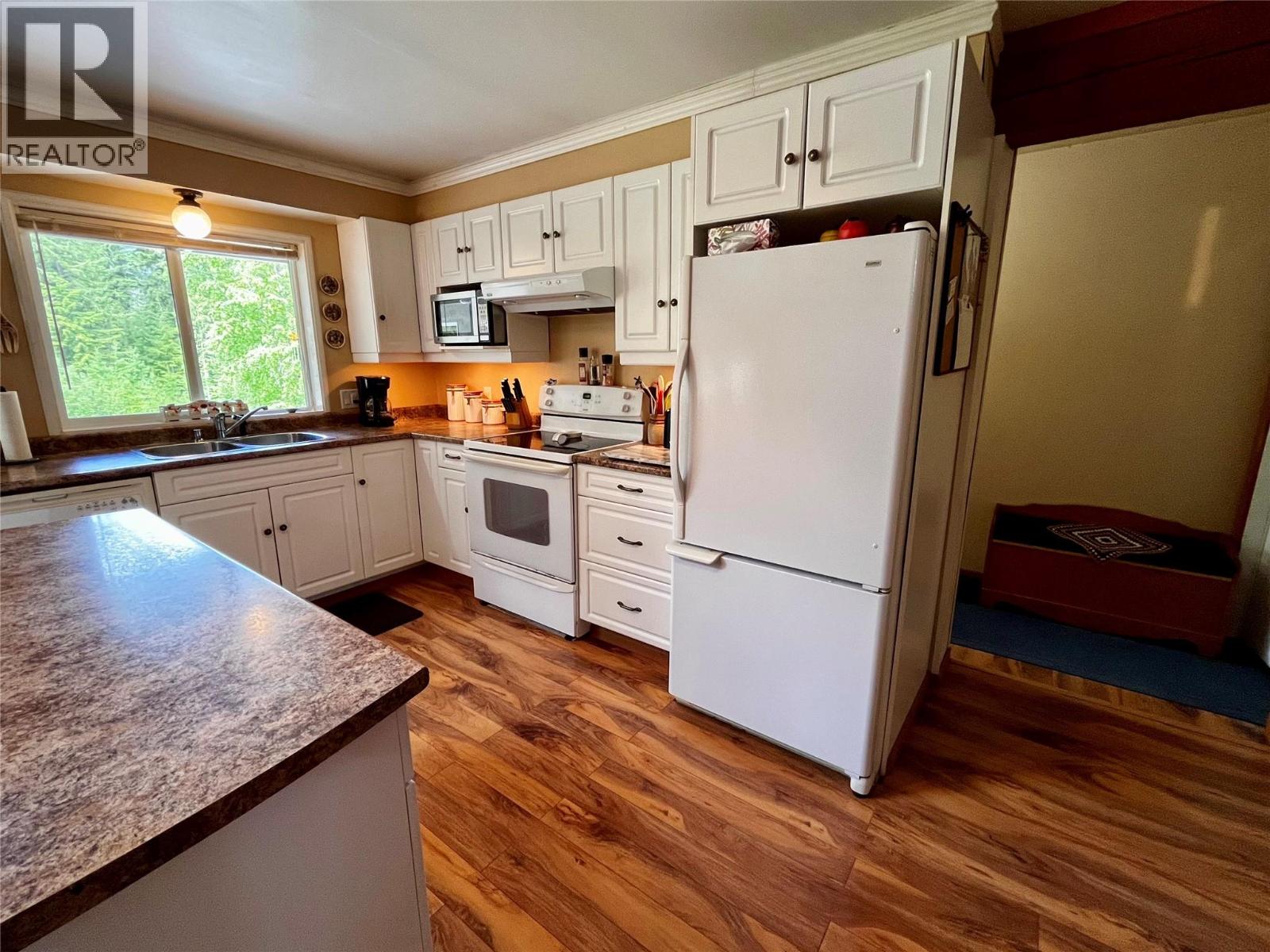 7705 Omen Road, Fauquier, British Columbia  V0G 1K0 - Photo 15 - 10380978