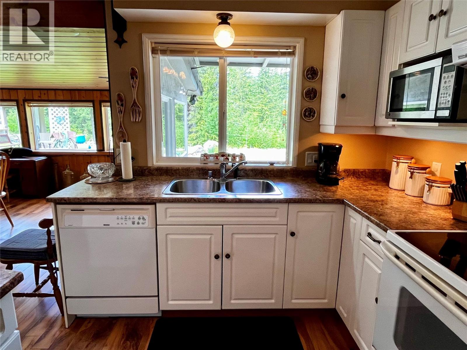 7705 Omen Road, Fauquier, British Columbia  V0G 1K0 - Photo 16 - 10380978