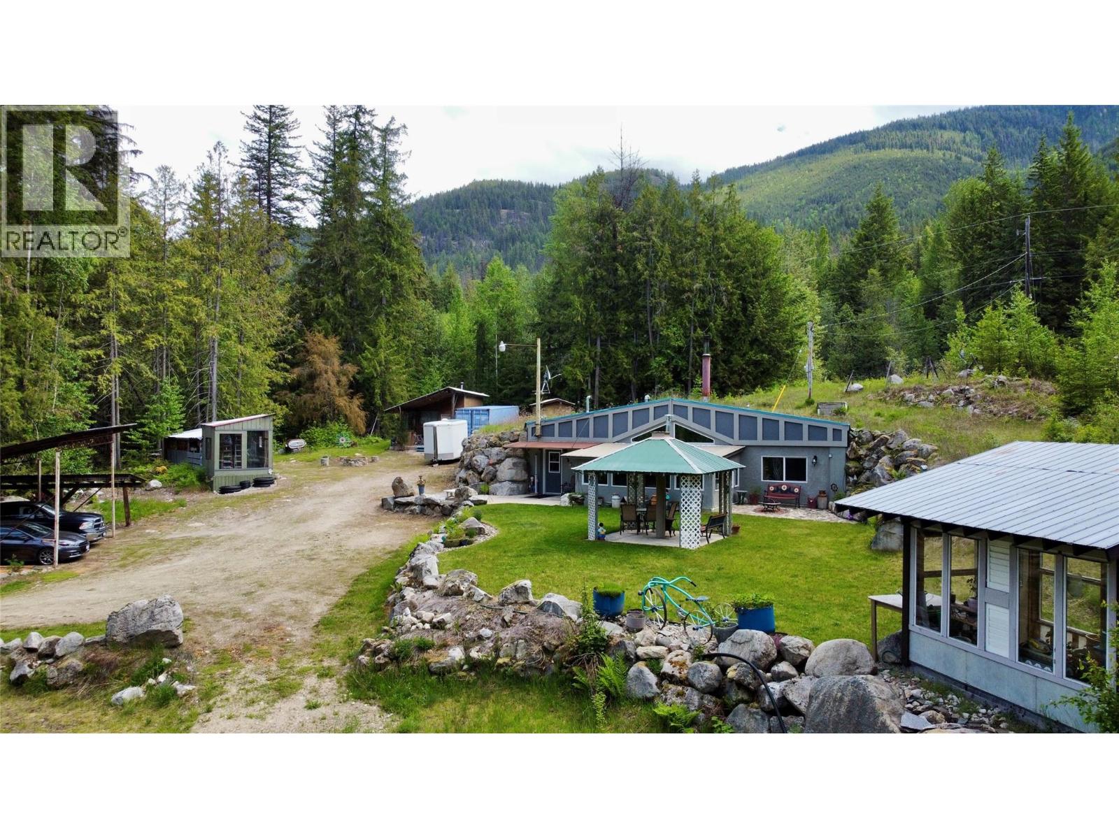 7705 Omen Road, Fauquier, British Columbia  V0G 1K0 - Photo 2 - 10380978