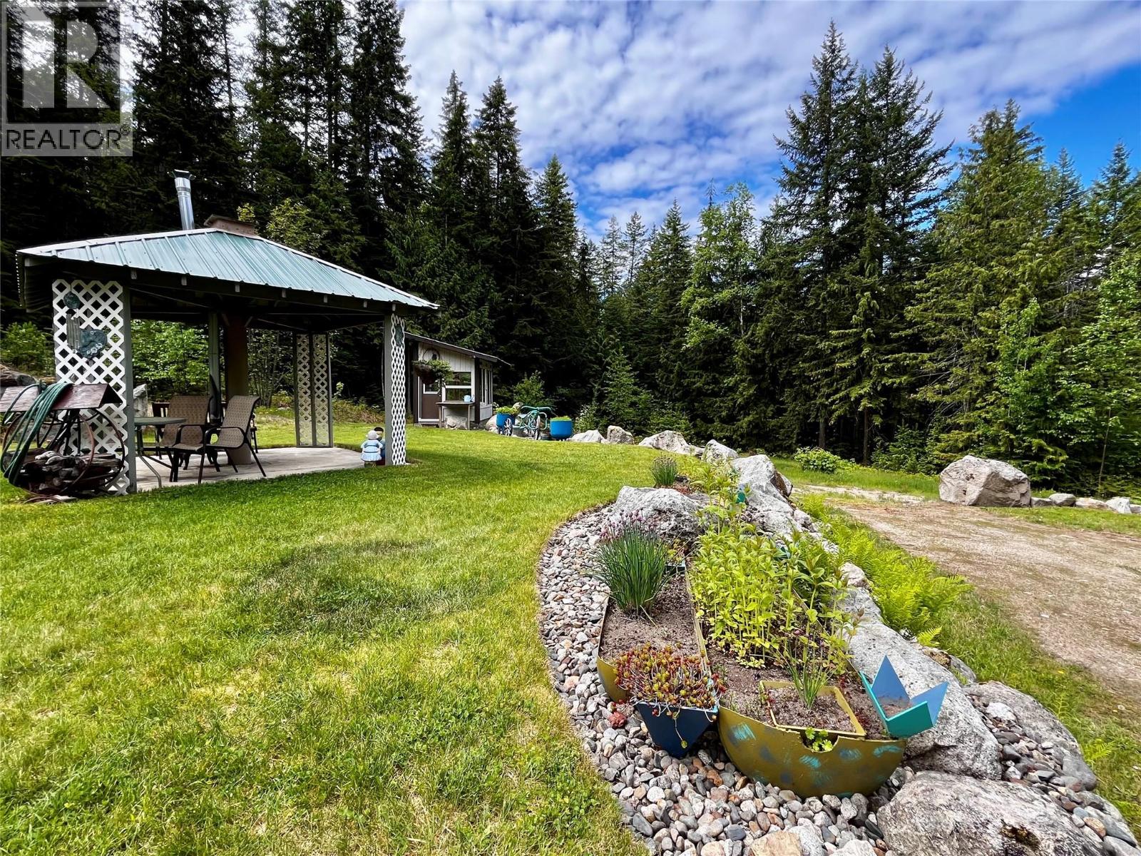 7705 Omen Road, Fauquier, British Columbia  V0G 1K0 - Photo 47 - 10380978