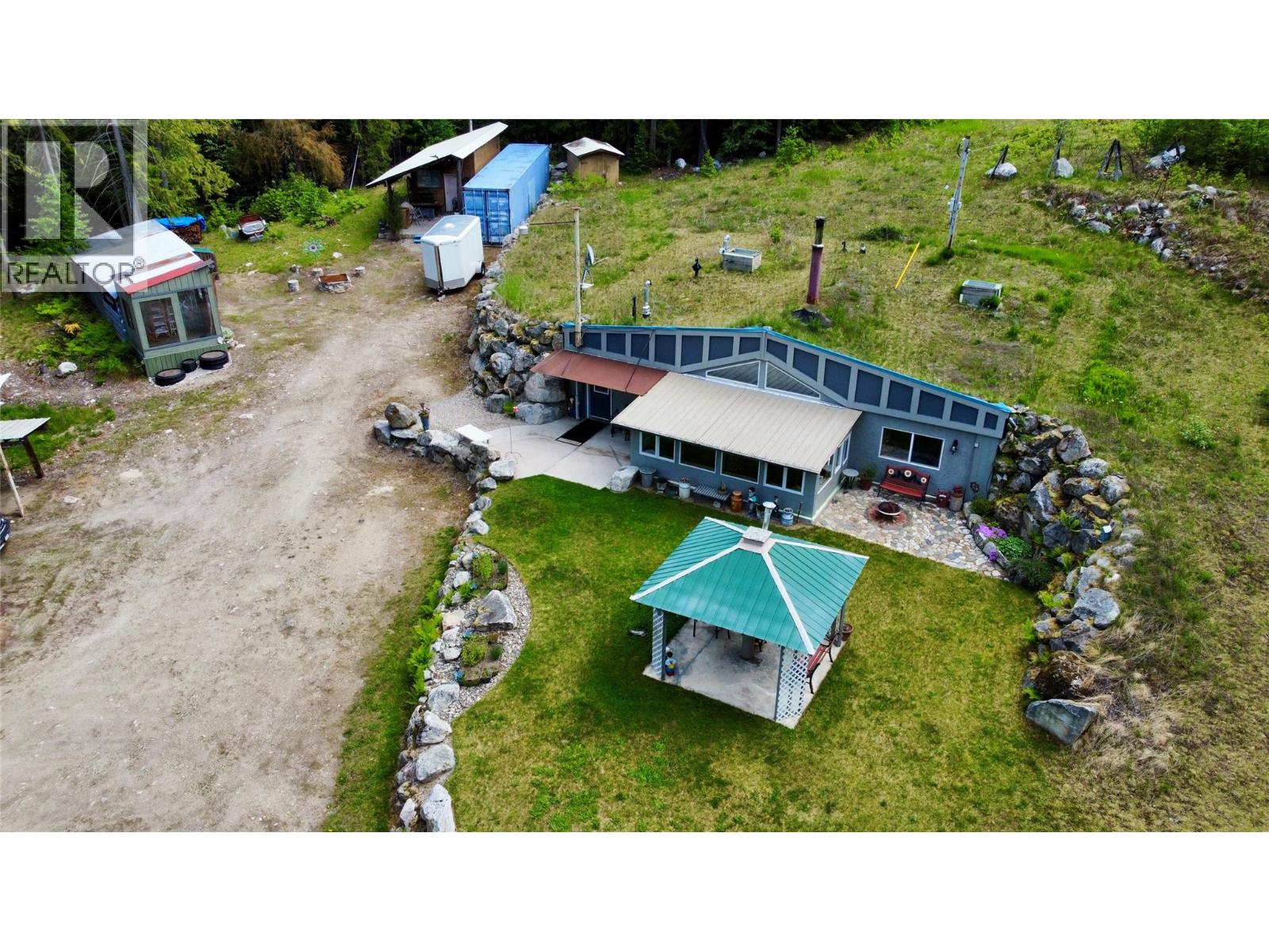 7705 Omen Road, Fauquier, British Columbia  V0G 1K0 - Photo 6 - 10380978