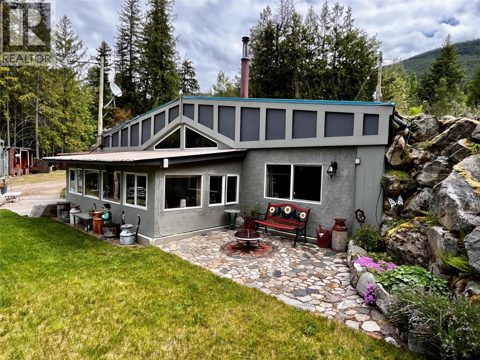 7705 Omen Road, Fauquier, British Columbia  V0G 1K0 - Photo 8 - 10380978