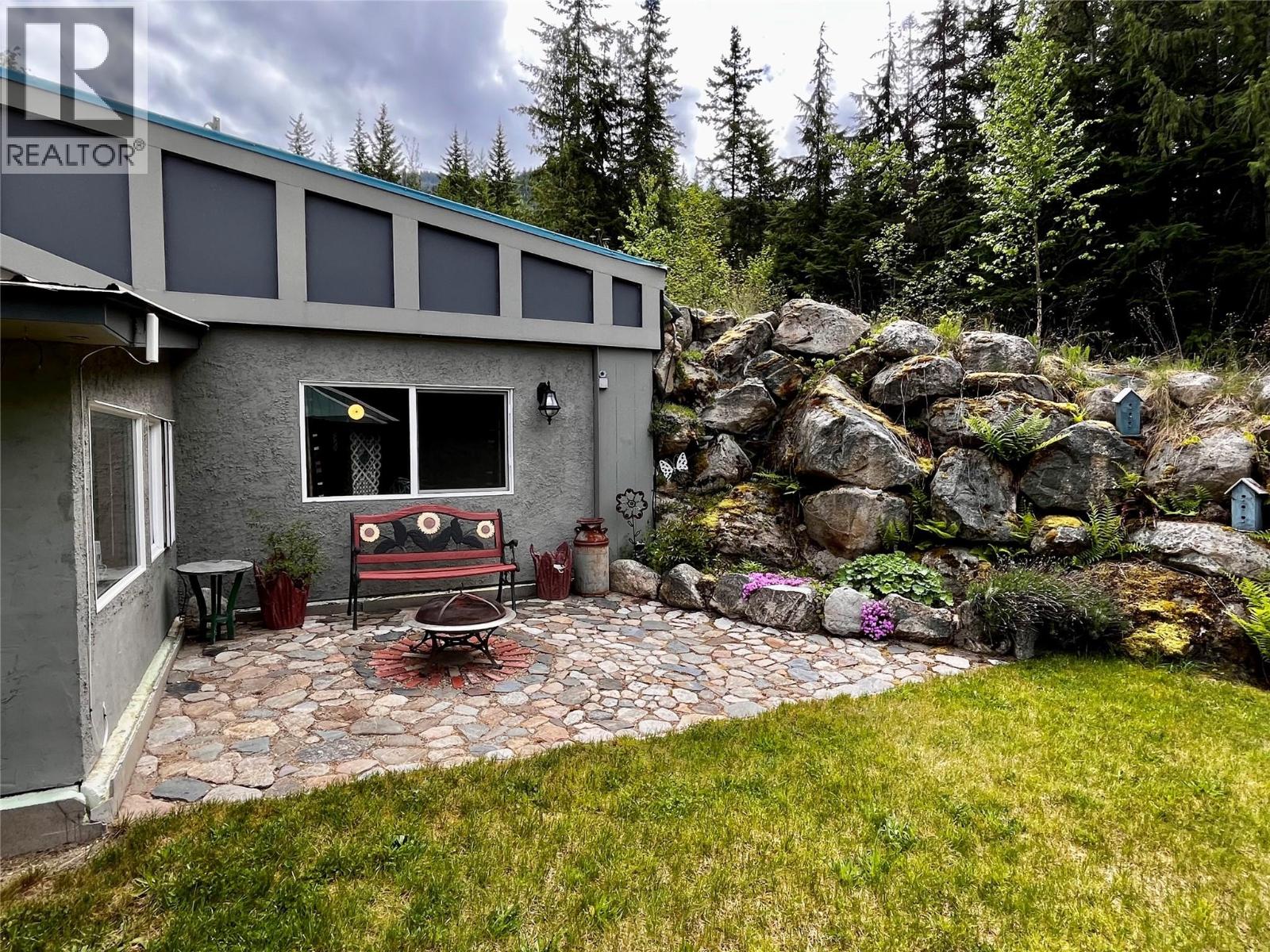 7705 Omen Road, Fauquier, British Columbia  V0G 1K0 - Photo 9 - 10380978