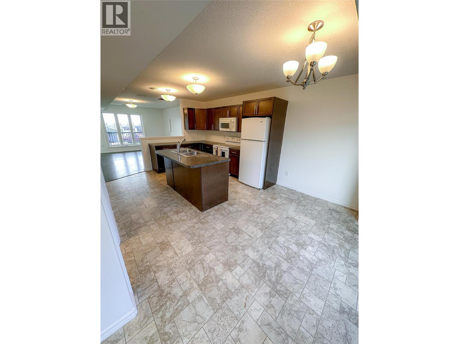 8300 17a Street, Dawson Creek, British Columbia  V1G 0E1 - Photo 5 - 10381461