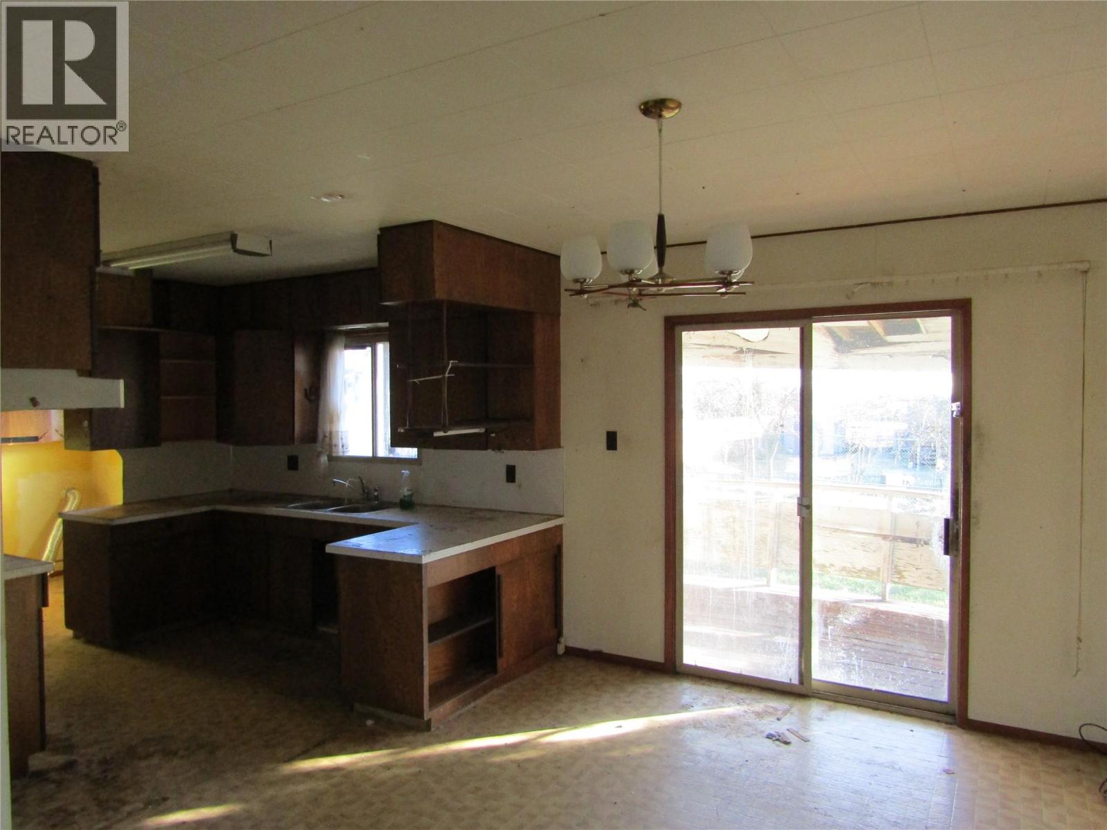 7560 23rd Street, Grand Forks, British Columbia  V0H 1H2 - Photo 5 - 10381213