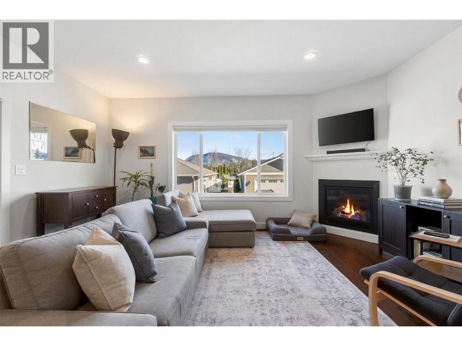 1341 30 Street Ne Unit# 3, Salmon Arm, British Columbia  V1E 0A7 - Photo 3 - 10381305