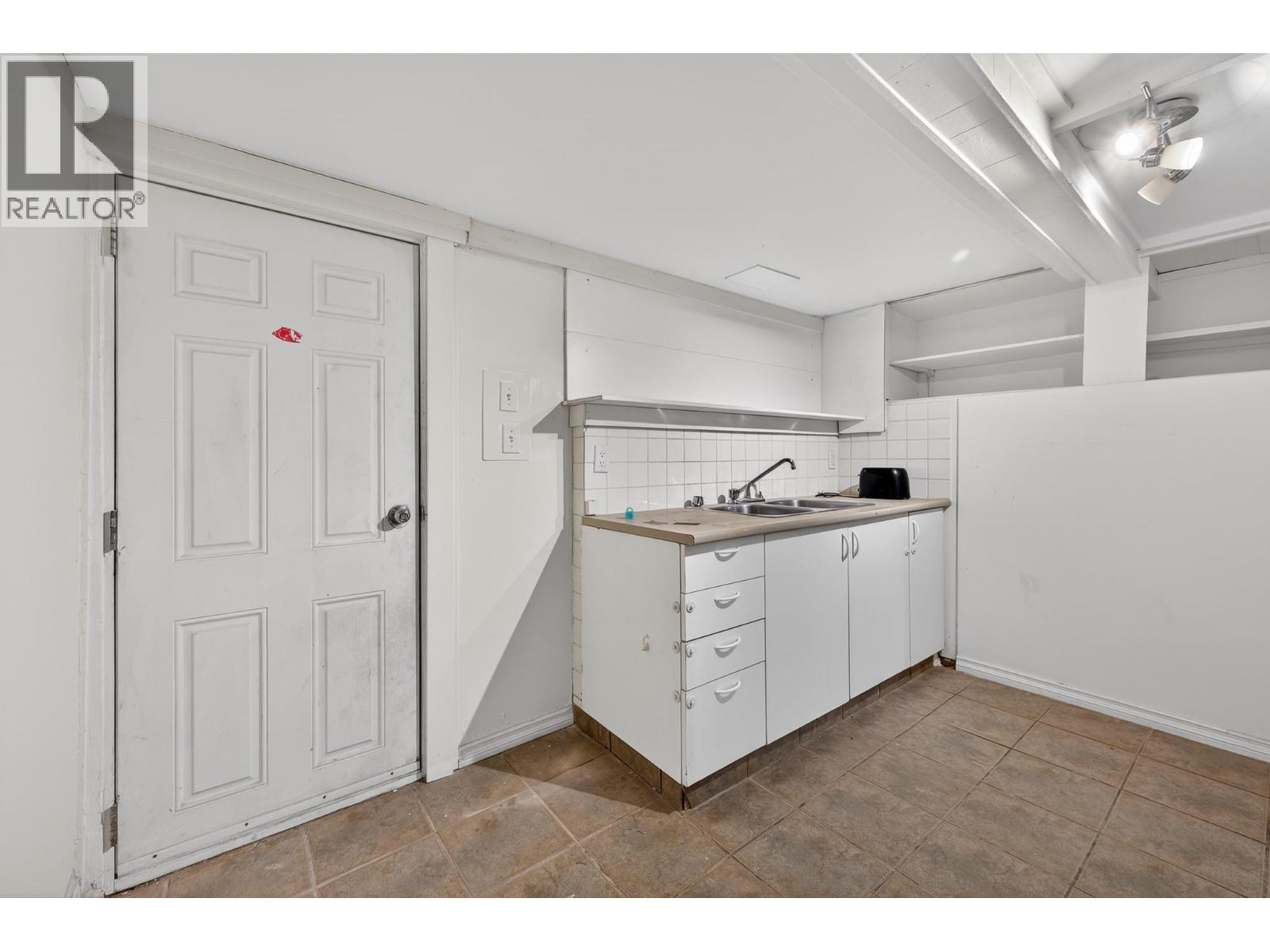 934 Westminster Avenue, Kamloops, British Columbia  V2B 1P1 - Photo 11 - 10381229