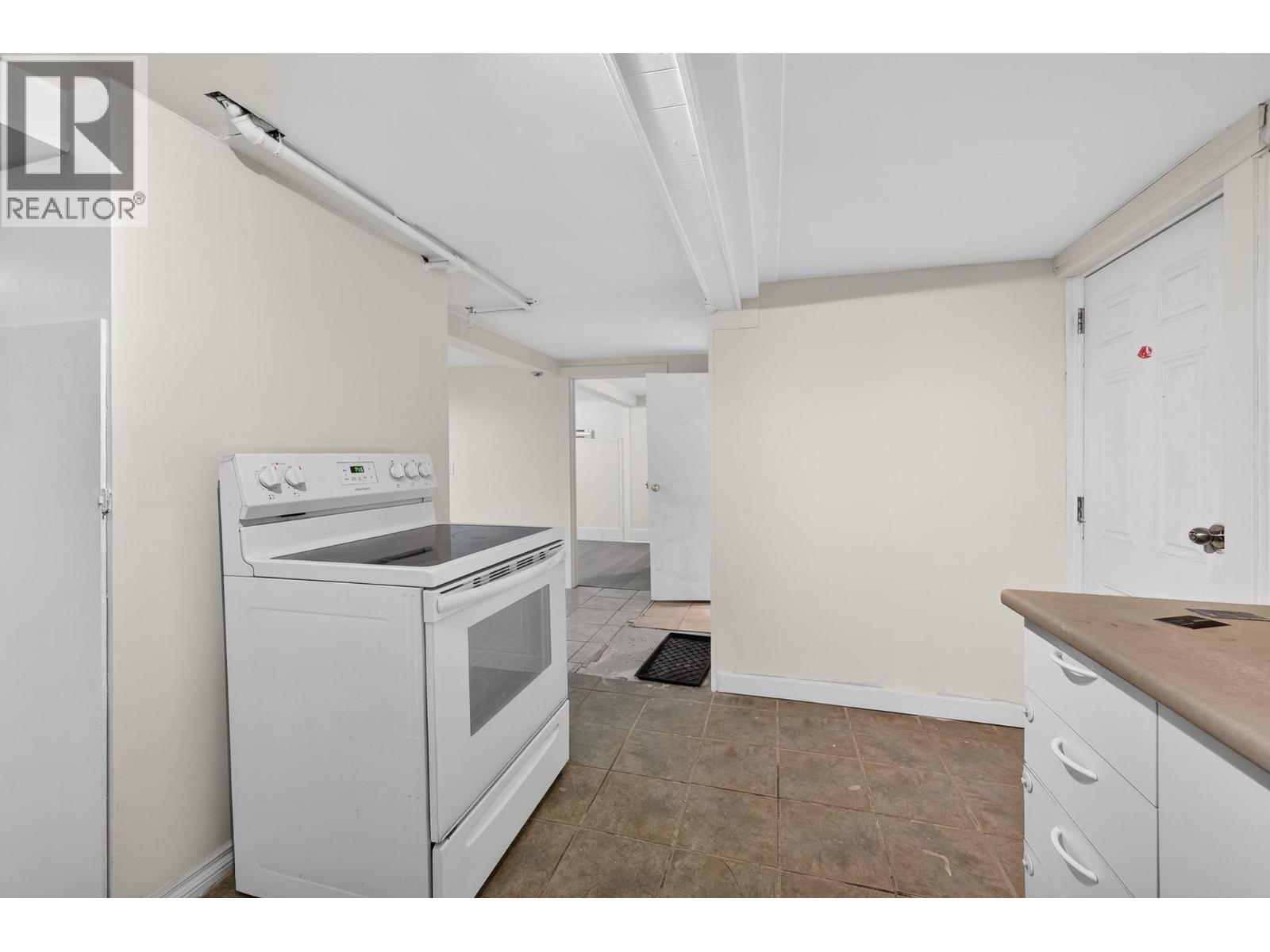 934 Westminster Avenue, Kamloops, British Columbia  V2B 1P1 - Photo 13 - 10381229