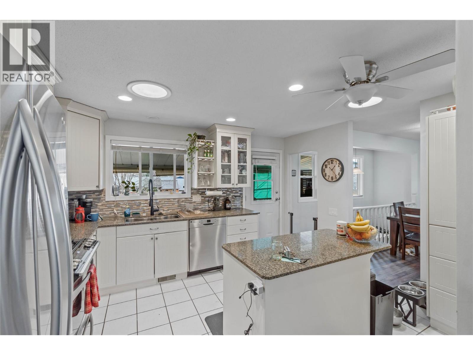 2536 Tupela Drive, Kamloops, British Columbia  V2B 6V6 - Photo 8 - 10381323