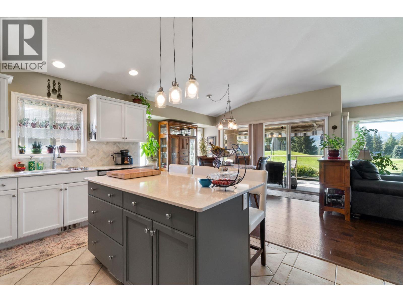 2550 Golf Course Drive Unit# 11, Blind Bay, British Columbia  V0E 1H1 - Photo 9 - 10381263