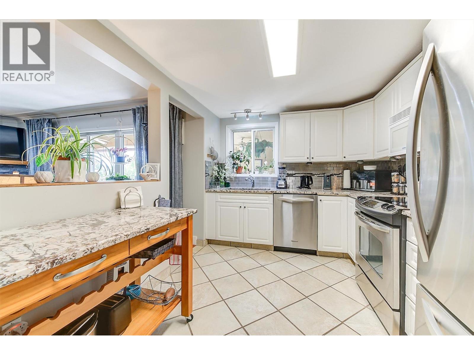 1964 Enterprise Way Unit# 309, Kelowna, British Columbia  V1Y 9S7 - Photo 3 - 10381453