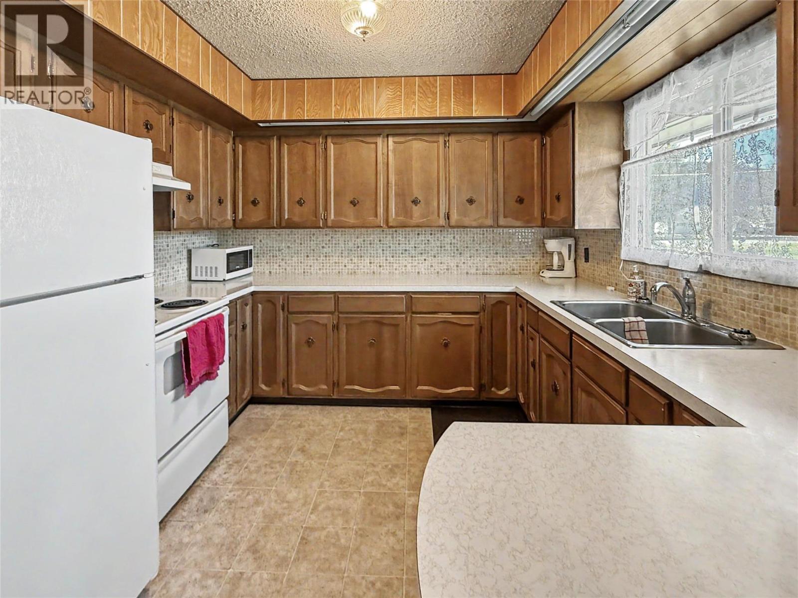 7430 22nd Street, Grand Forks, British Columbia  V0H 1H0 - Photo 9 - 10381439