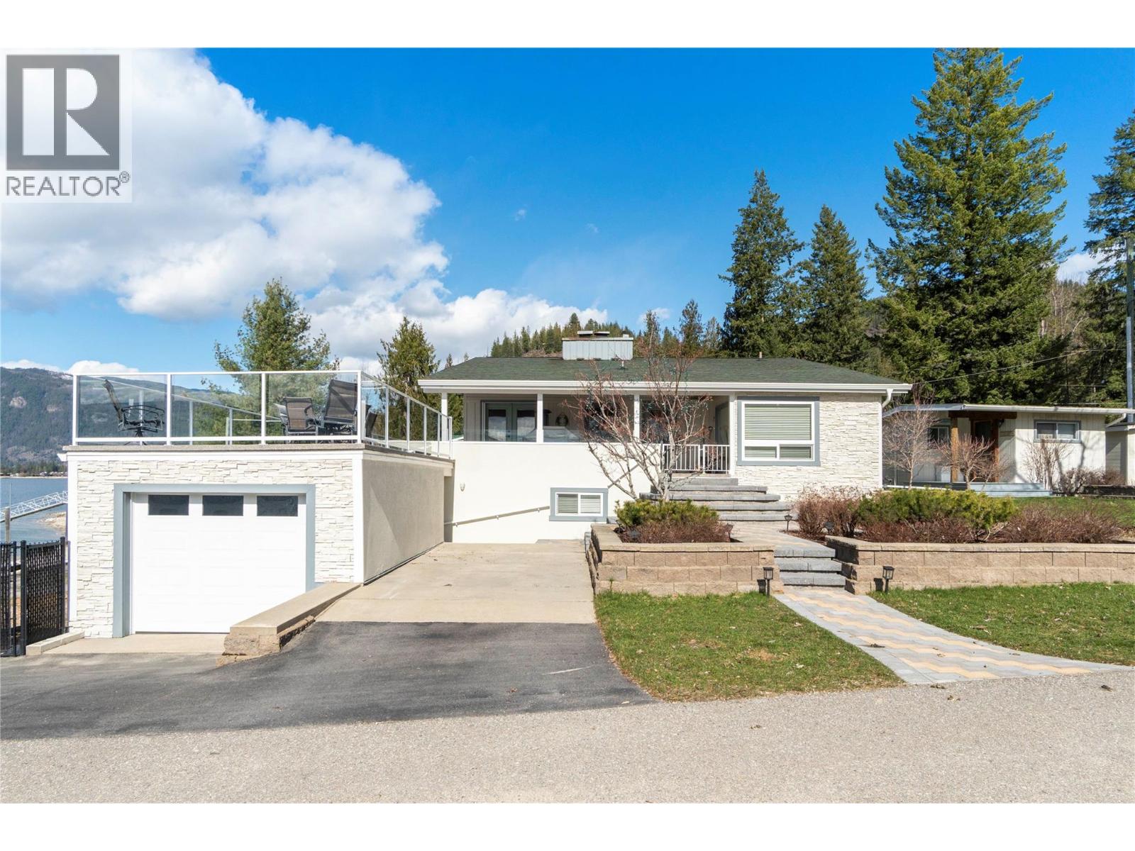 82 Montcalm Crescent, sicamous, British Columbia