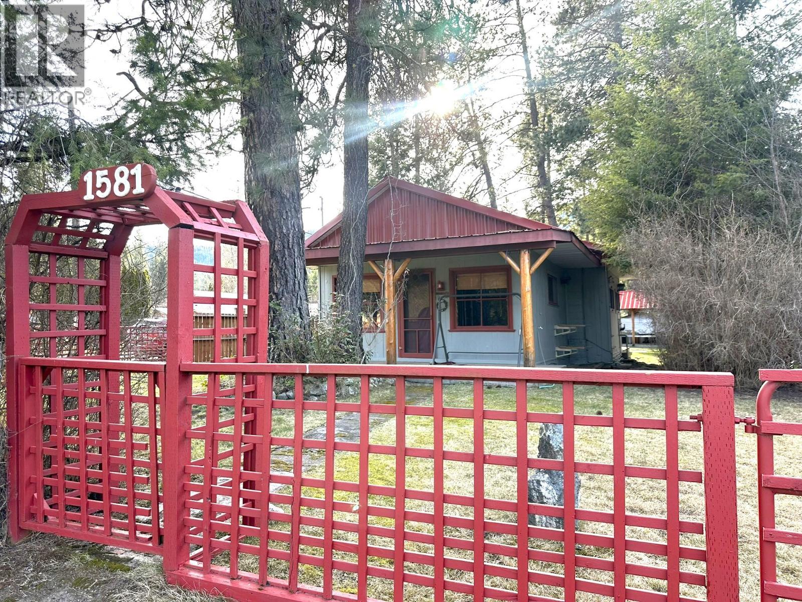 1581 Neimi Road, Christina Lake, British Columbia  V0H 1E0 - Photo 2 - 10380703