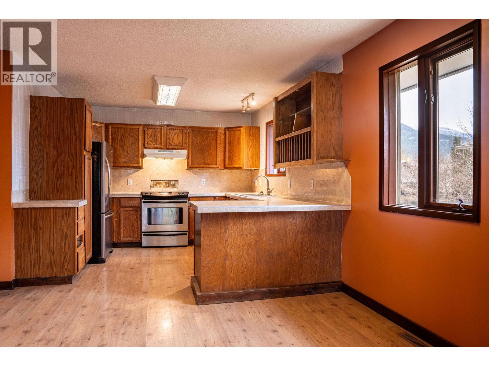 1616 Dogwood Drive, Revelstoke, British Columbia  V0E 2S1 - Photo 10 - 10381457