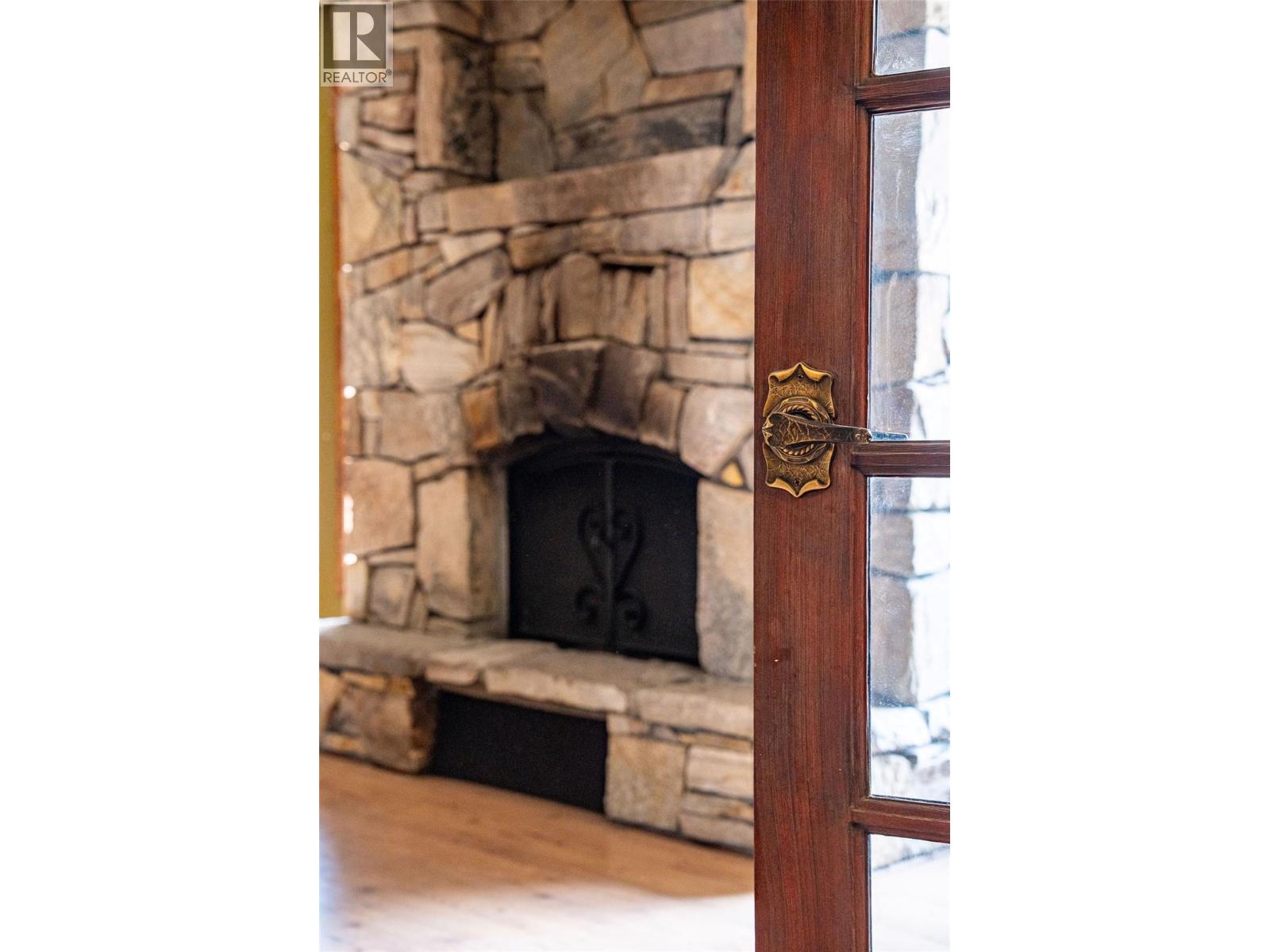 1616 Dogwood Drive, Revelstoke, British Columbia  V0E 2S1 - Photo 7 - 10381457