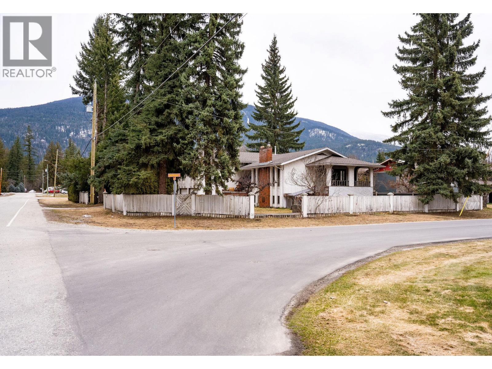 1616 Dogwood Drive, Revelstoke, British Columbia  V0E 2S1 - Photo 71 - 10381457
