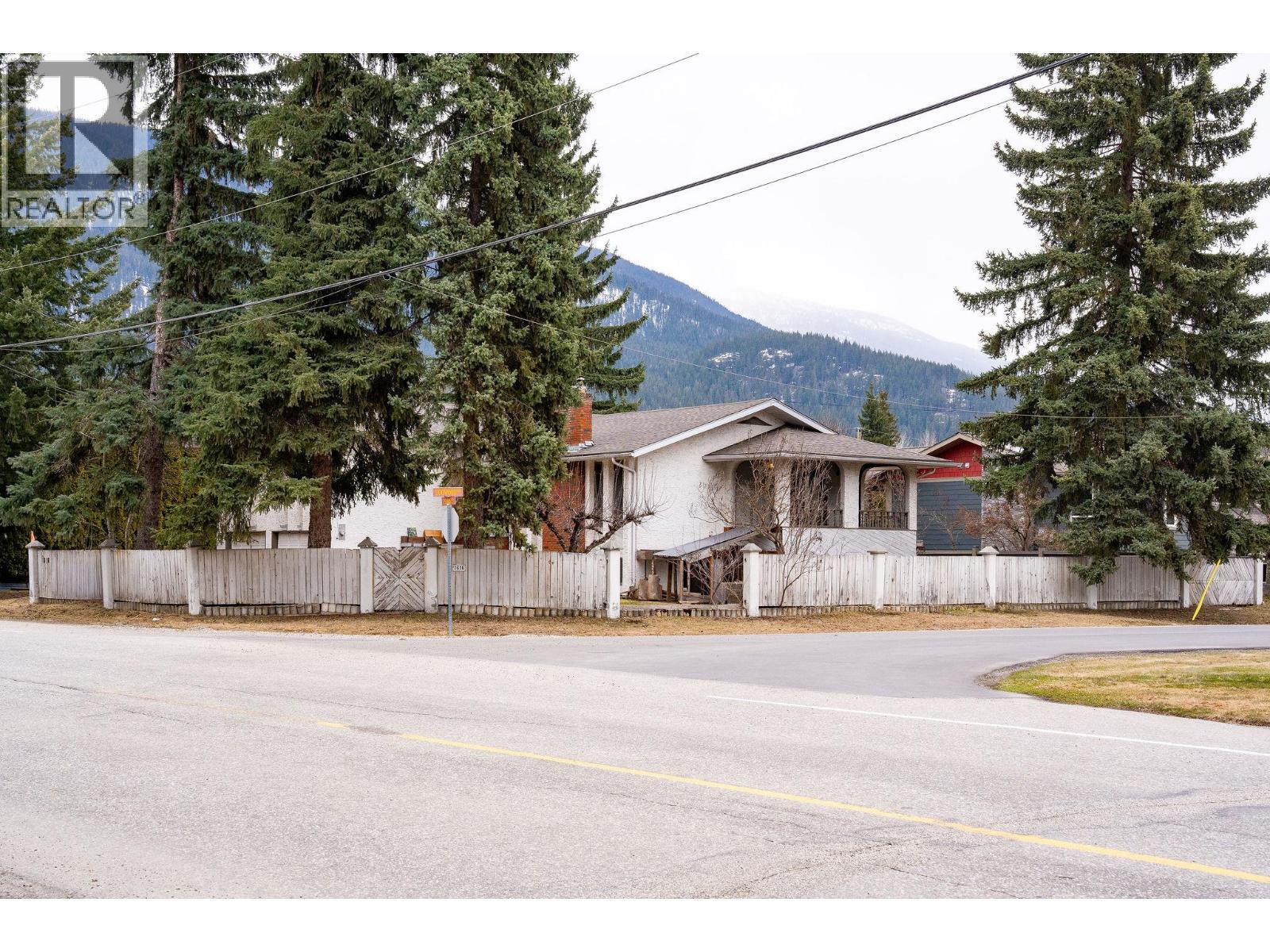 1616 Dogwood Drive, Revelstoke, British Columbia  V0E 2S1 - Photo 72 - 10381457