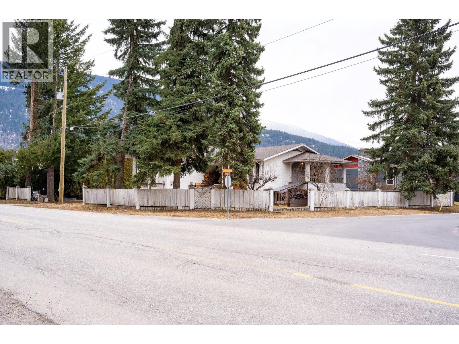 1616 Dogwood Drive, Revelstoke, British Columbia  V0E 2S1 - Photo 73 - 10381457