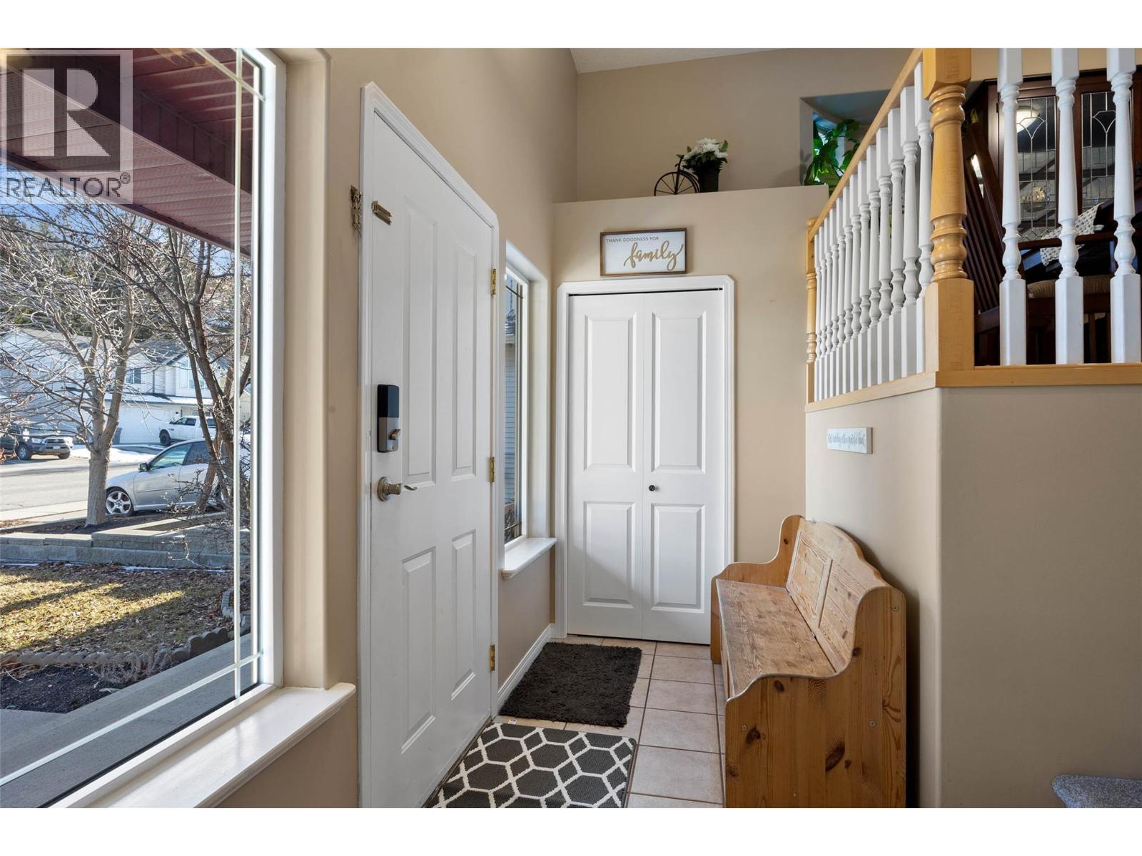 2452 Abbeyglen Way, Kamloops, British Columbia  V1S 1A5 - Photo 3 - 10381474