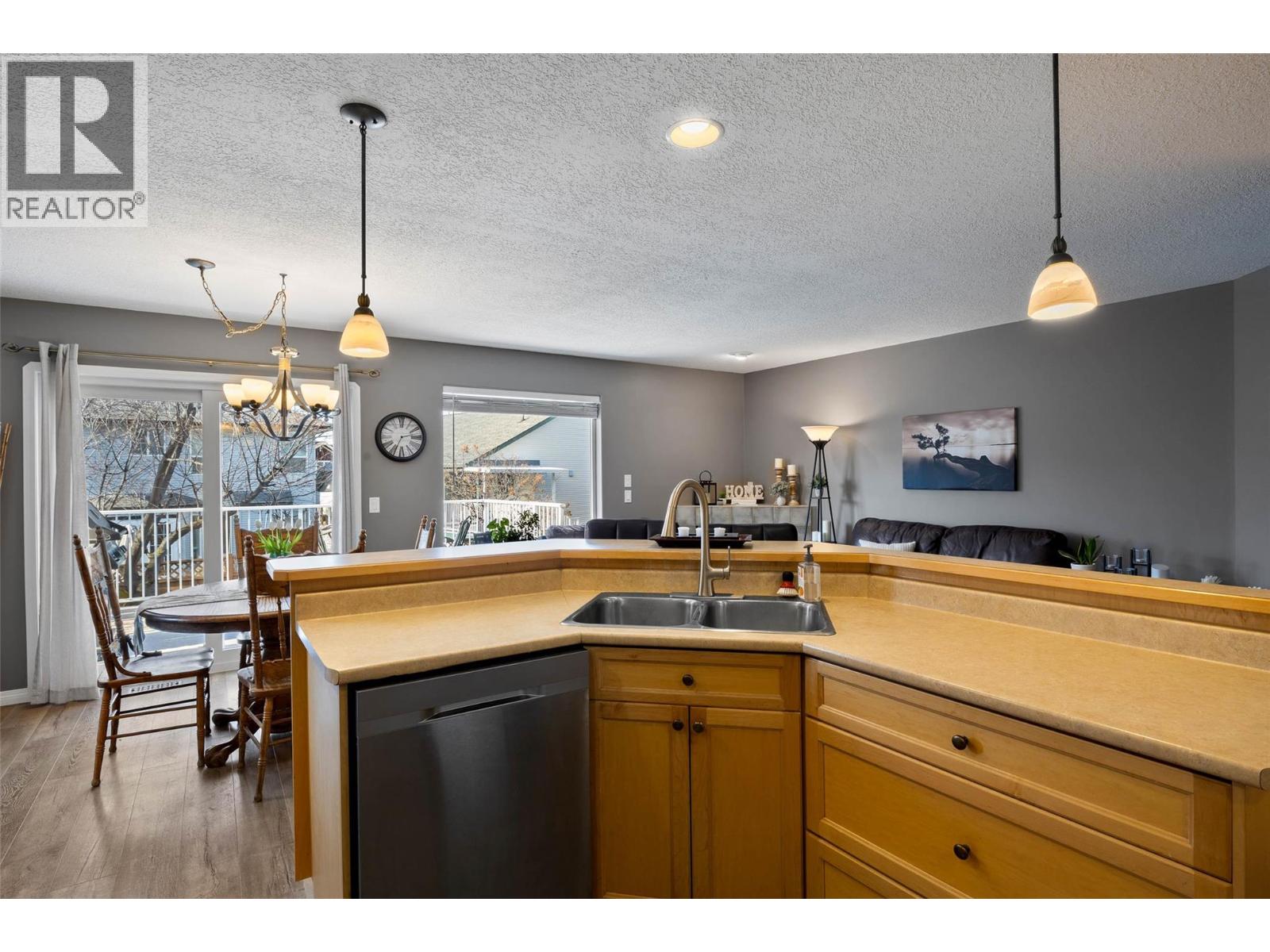 2452 Abbeyglen Way, Kamloops, British Columbia  V1S 1A5 - Photo 8 - 10381474