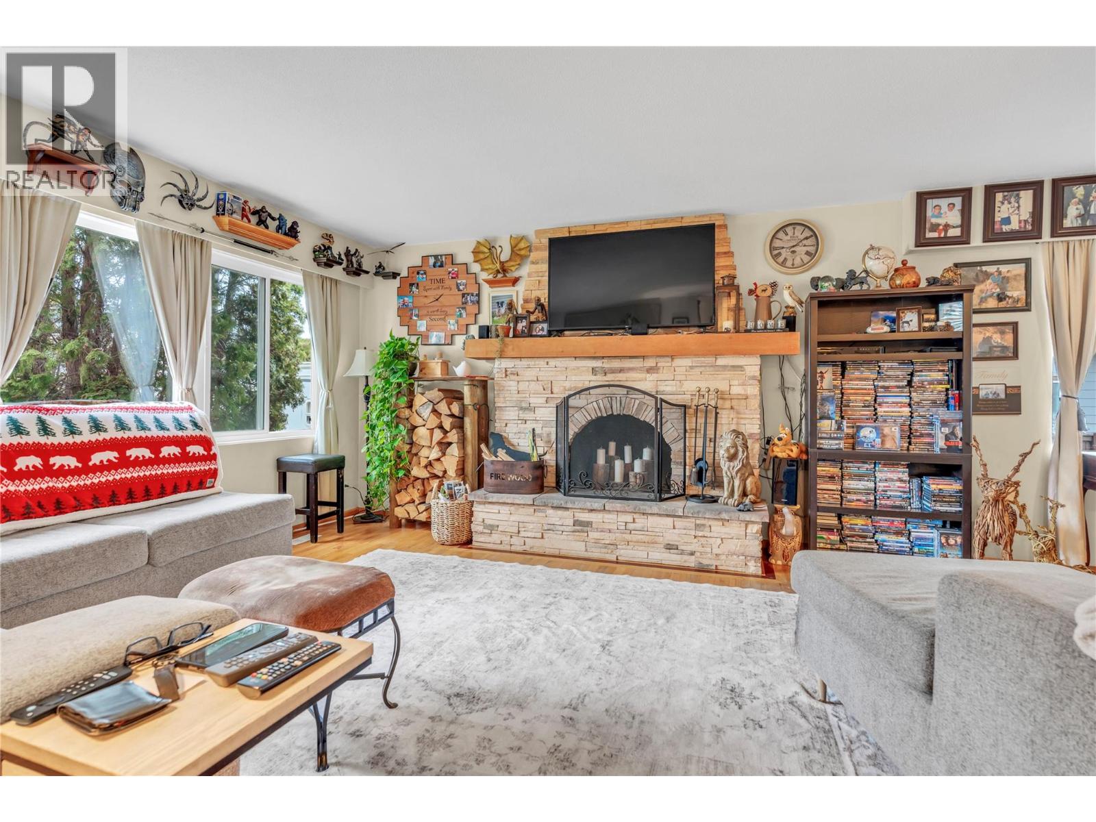 2471 Mckenzie Street, Penticton, British Columbia  V2A 6H9 - Photo 2 - 10381529