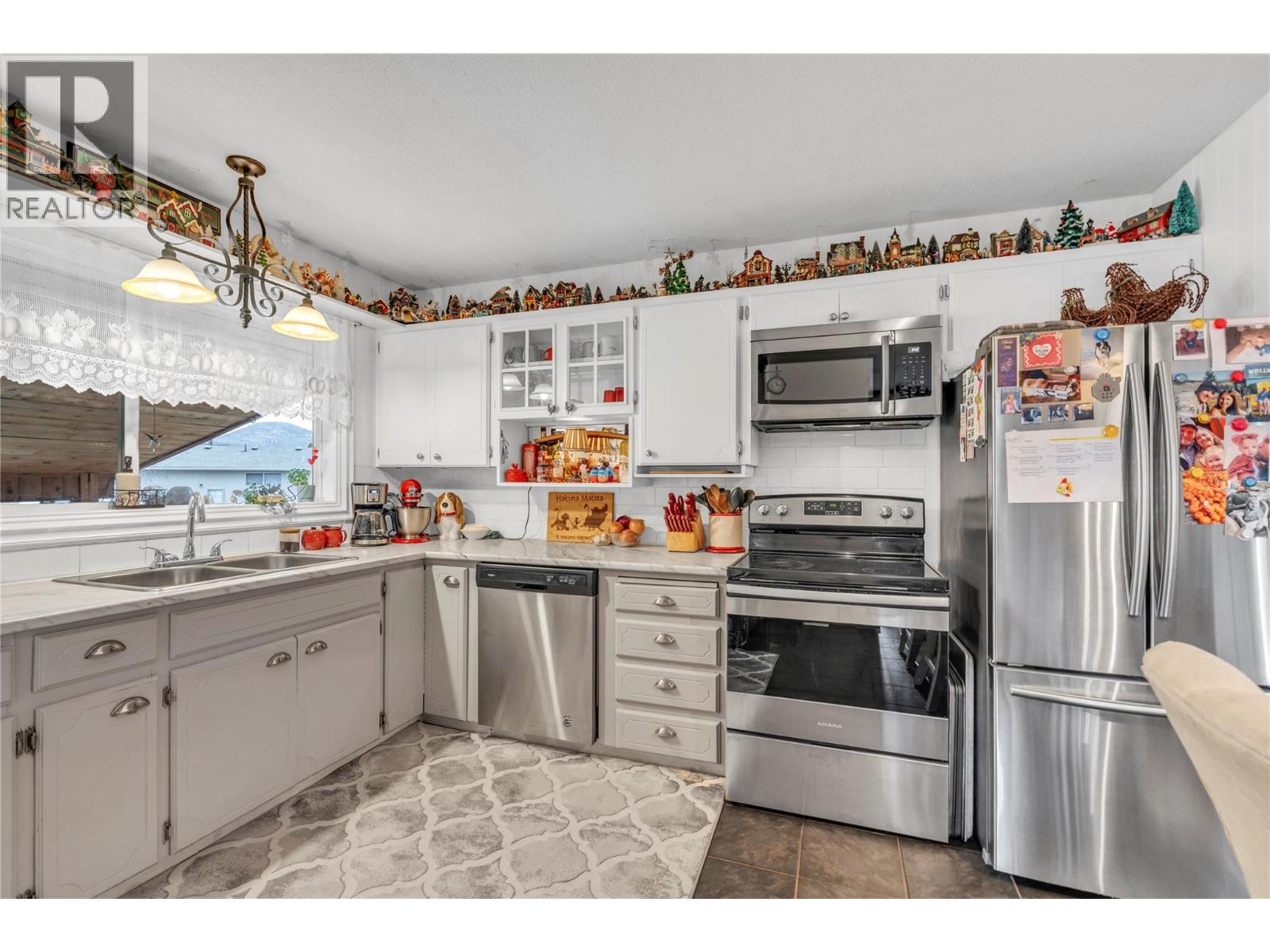 2471 Mckenzie Street, Penticton, British Columbia  V2A 6H9 - Photo 6 - 10381529