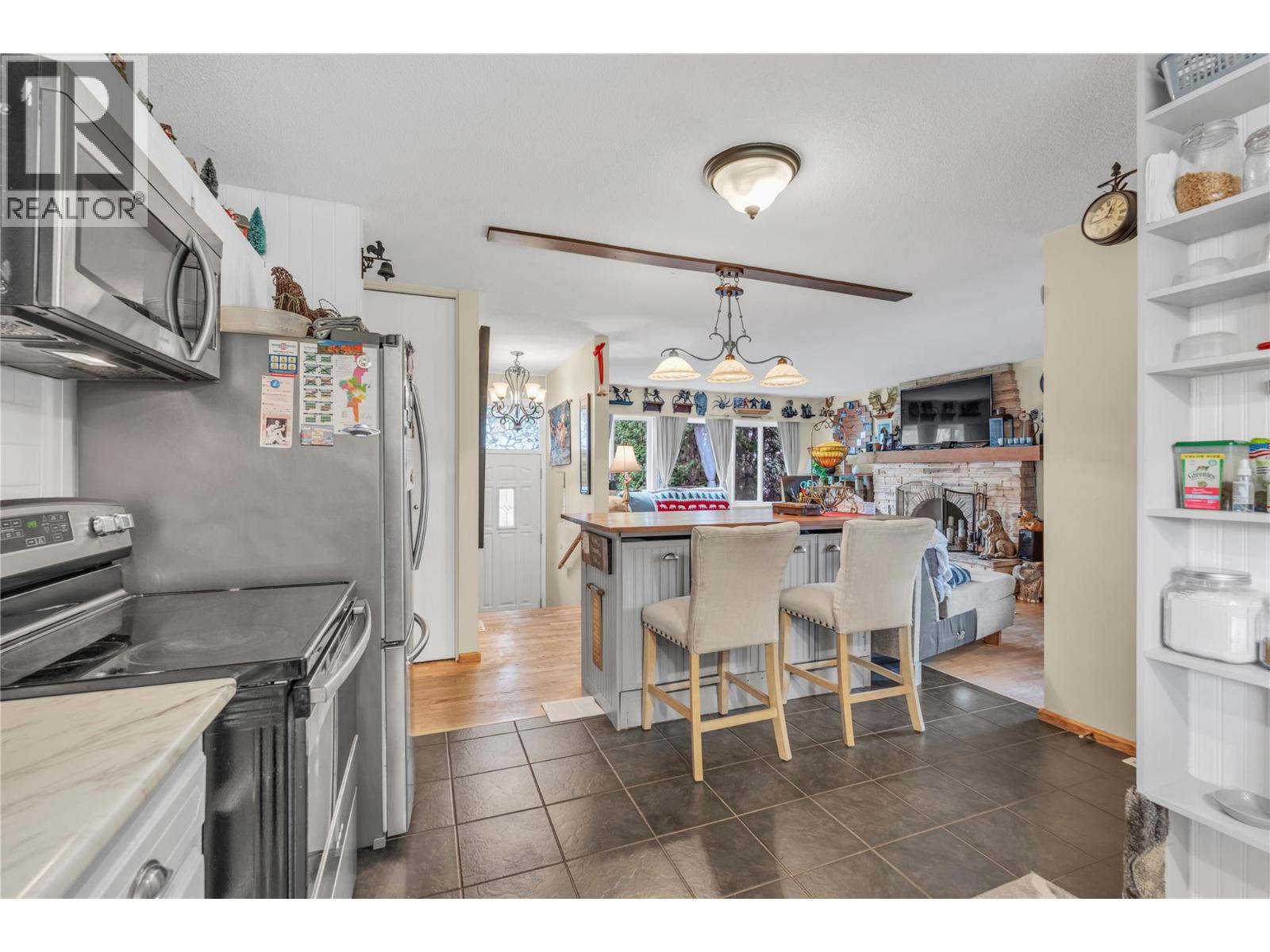 2471 Mckenzie Street, Penticton, British Columbia  V2A 6H9 - Photo 8 - 10381529