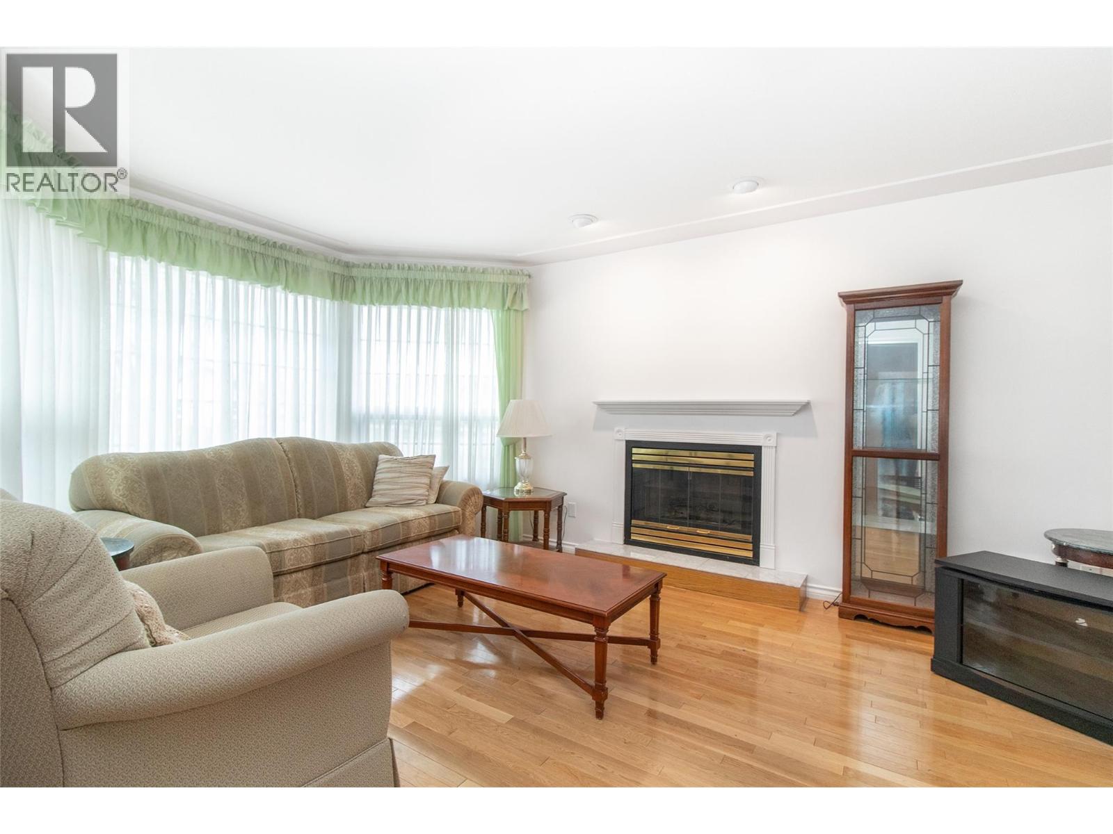 1035 Tataryn Road, Kelowna, British Columbia  V1X 1N6 - Photo 3 - 10381495