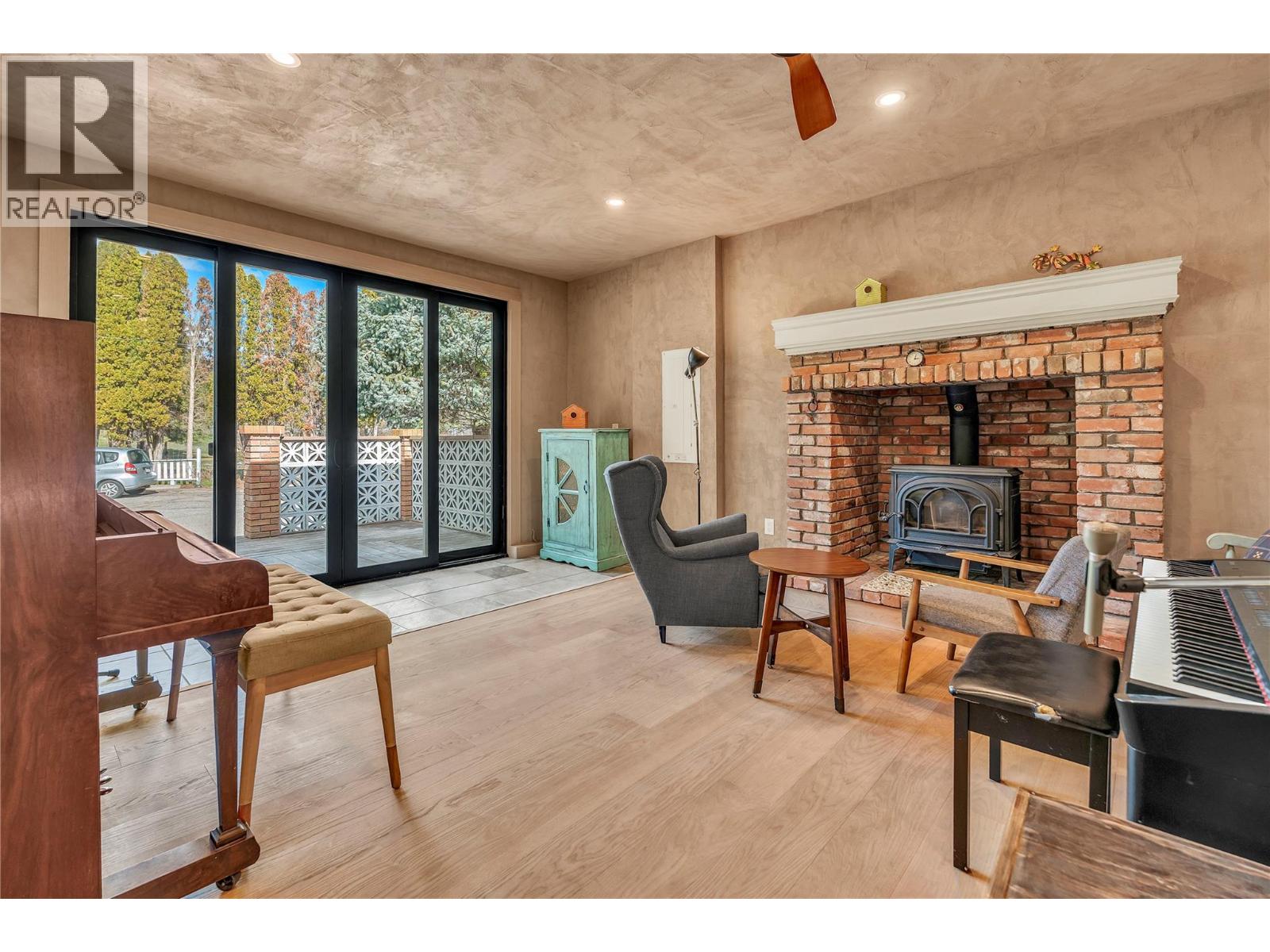 212 Carr Crescent, Oliver, British Columbia  V0H 1T5 - Photo 12 - 10381467