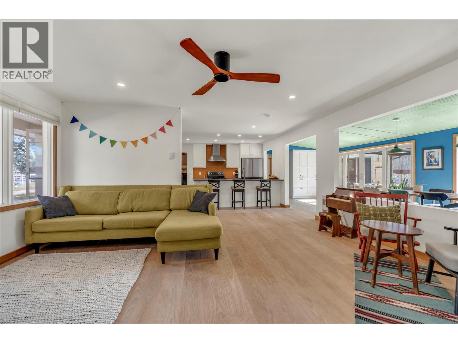 212 Carr Crescent, Oliver, British Columbia  V0H 1T5 - Photo 4 - 10381467