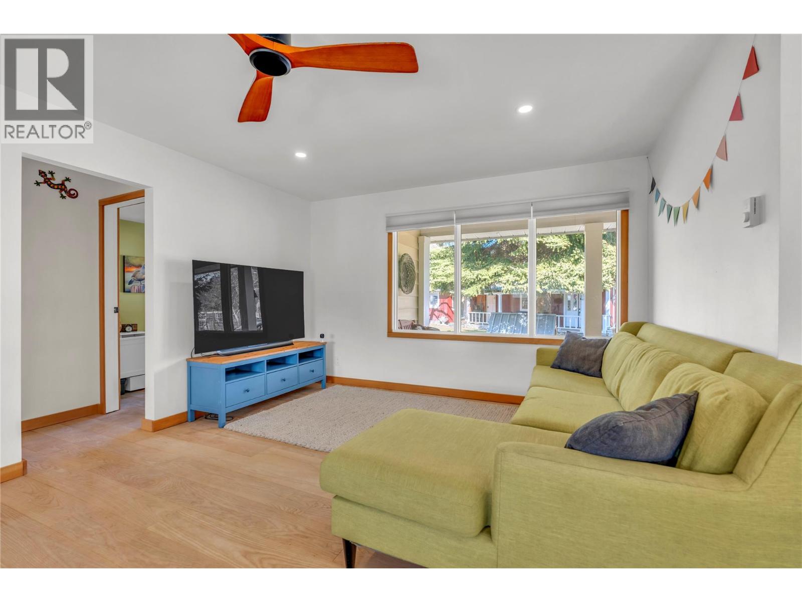 212 Carr Crescent, Oliver, British Columbia  V0H 1T5 - Photo 5 - 10381467