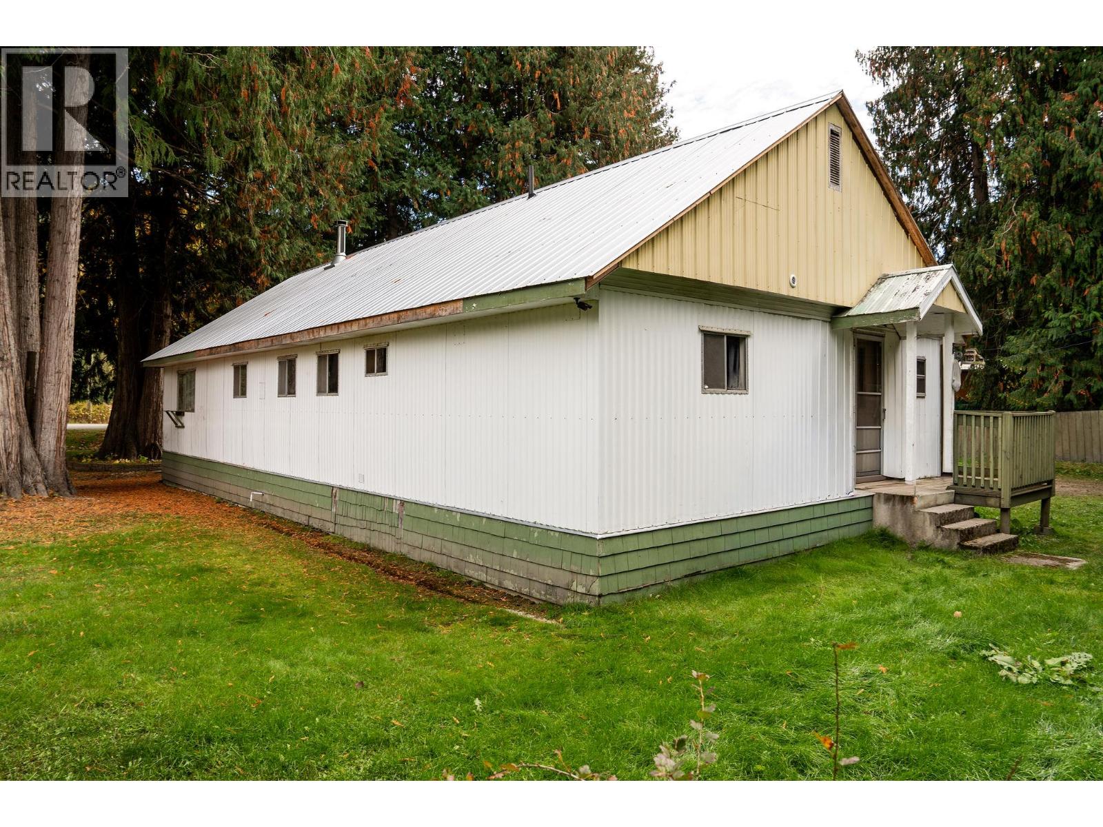 3463 Catherwood Road, Revelstoke, British Columbia  V0E 2S1 - Photo 19 - 10379175