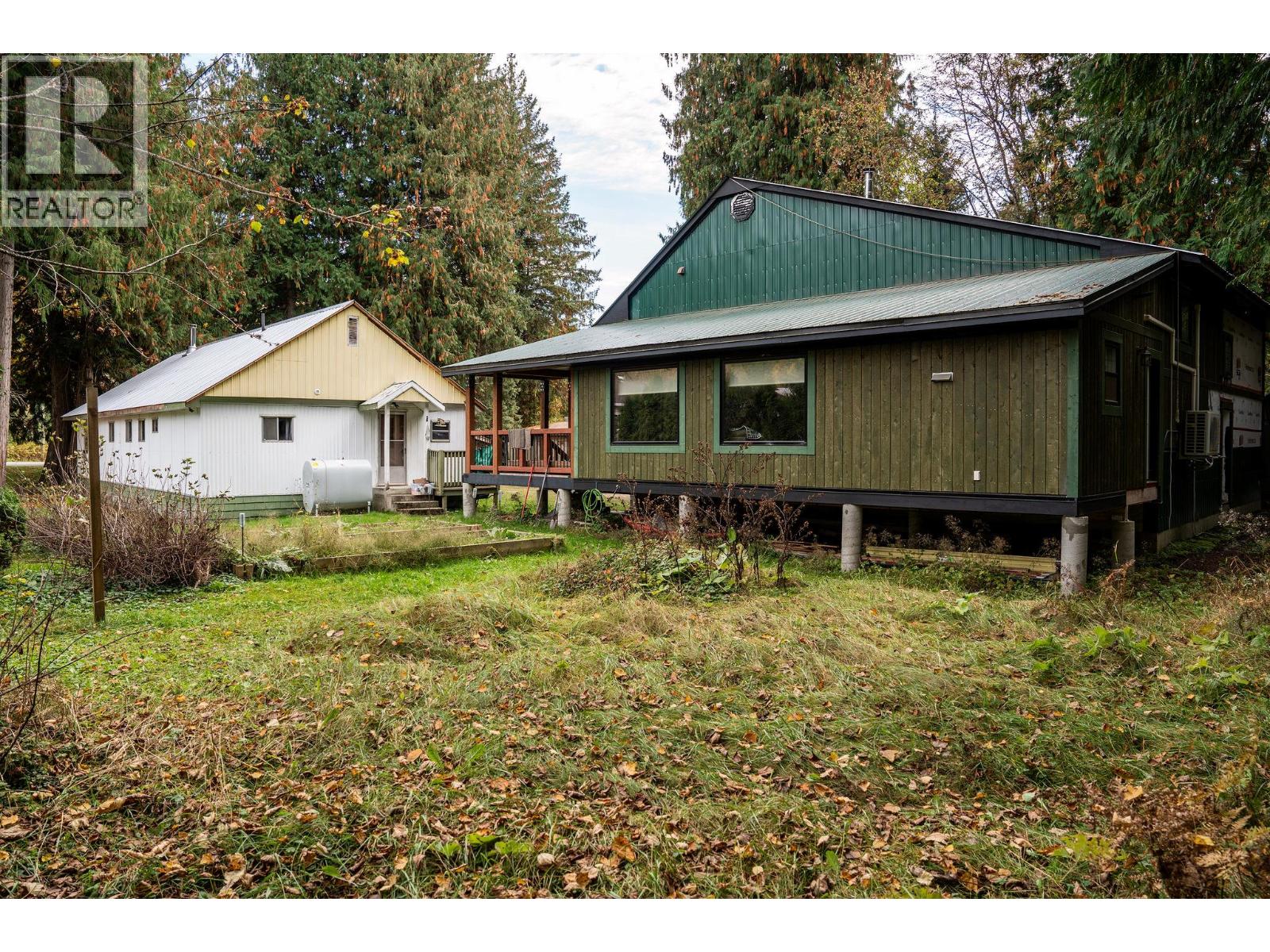 3463 Catherwood Road, Revelstoke, British Columbia  V0E 2S1 - Photo 2 - 10379175