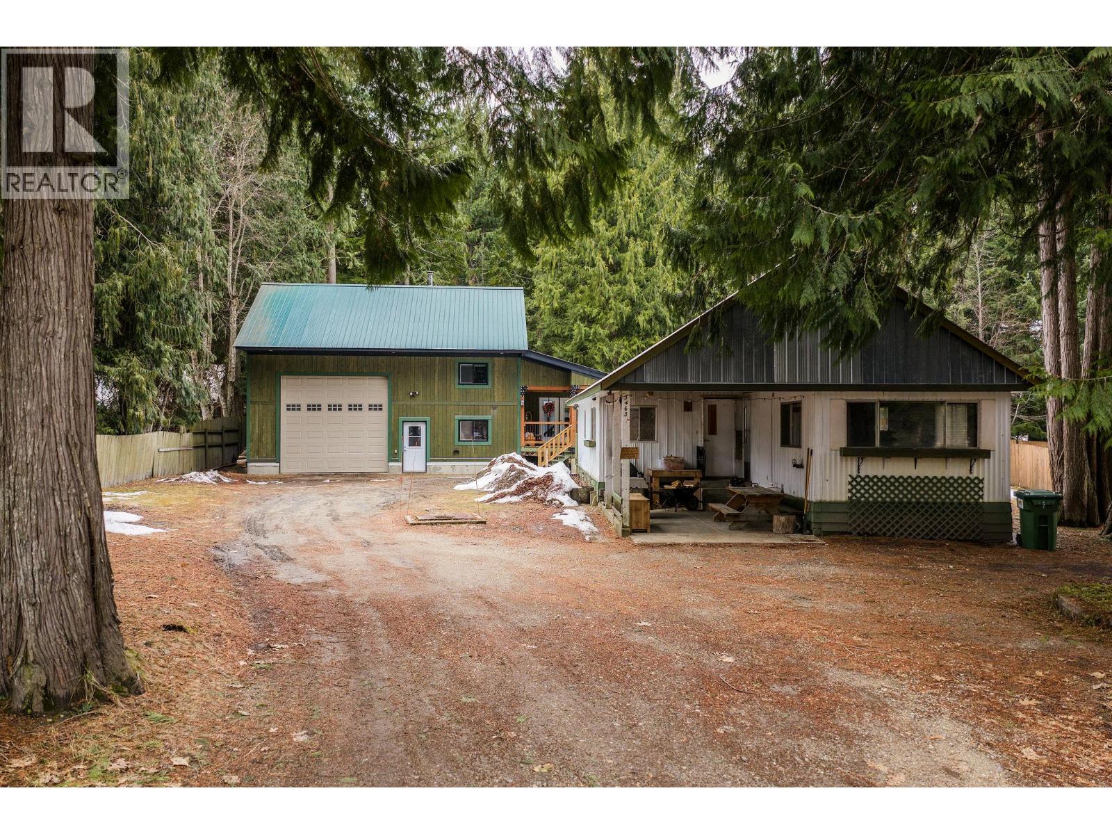 3463 Catherwood Road, Revelstoke, British Columbia  V0E 2S1 - Photo 3 - 10379175