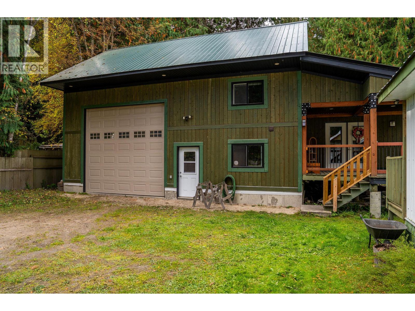 3463 Catherwood Road, Revelstoke, British Columbia  V0E 2S1 - Photo 5 - 10379175