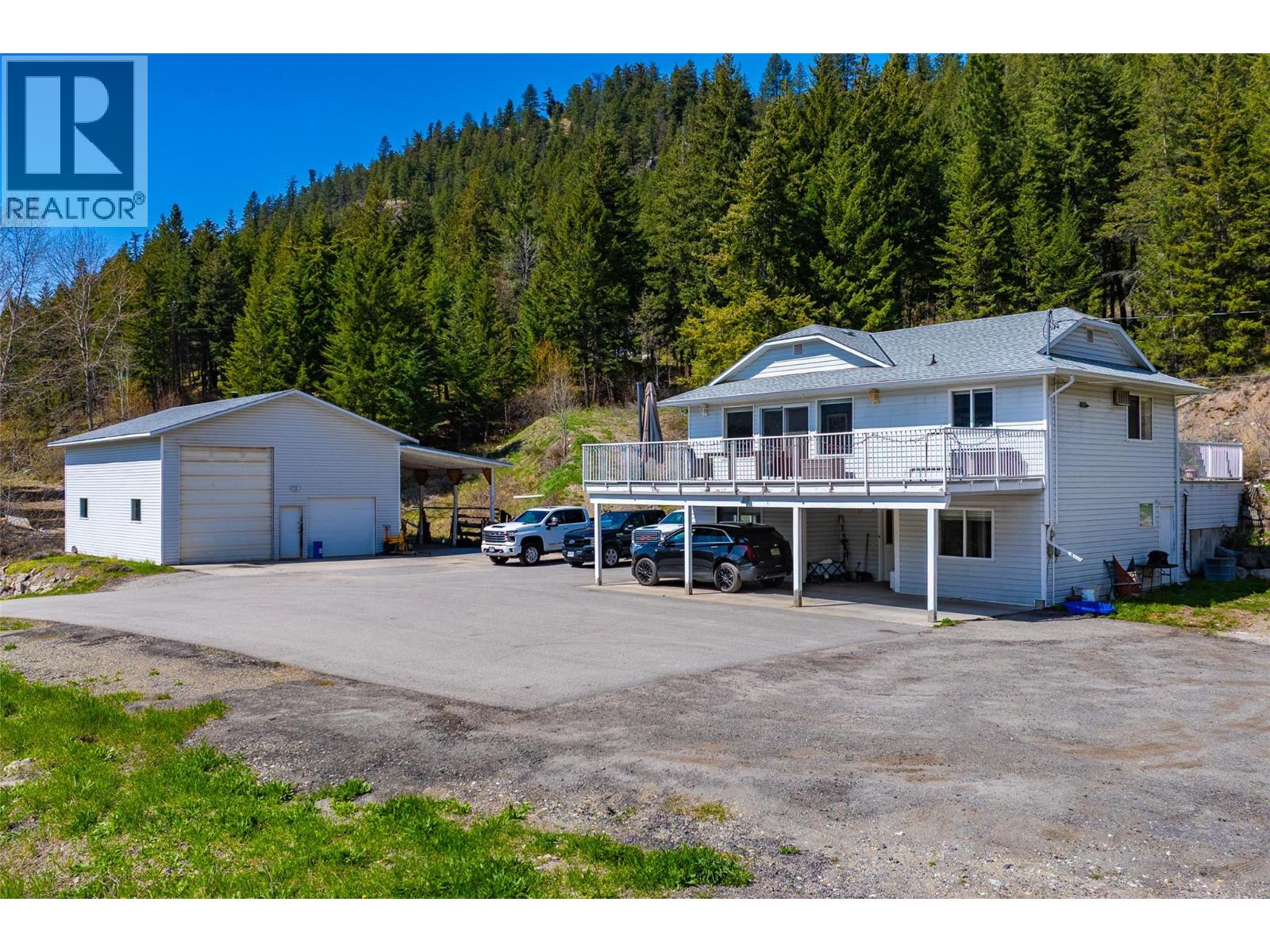7114 Goshawk Road, Kelowna, British Columbia  V1P 1H9 - Photo 2 - 10381171
