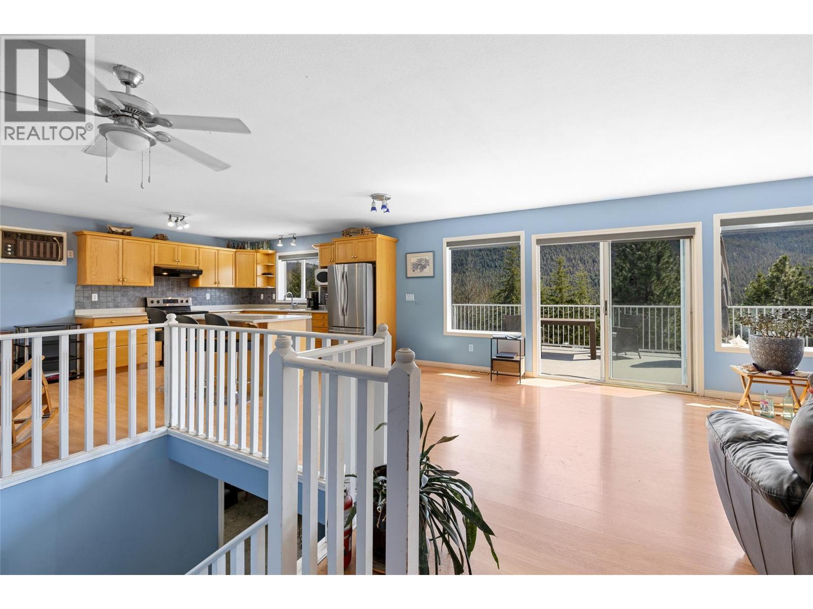 7114 Goshawk Road, Kelowna, British Columbia  V1P 1H9 - Photo 8 - 10381171