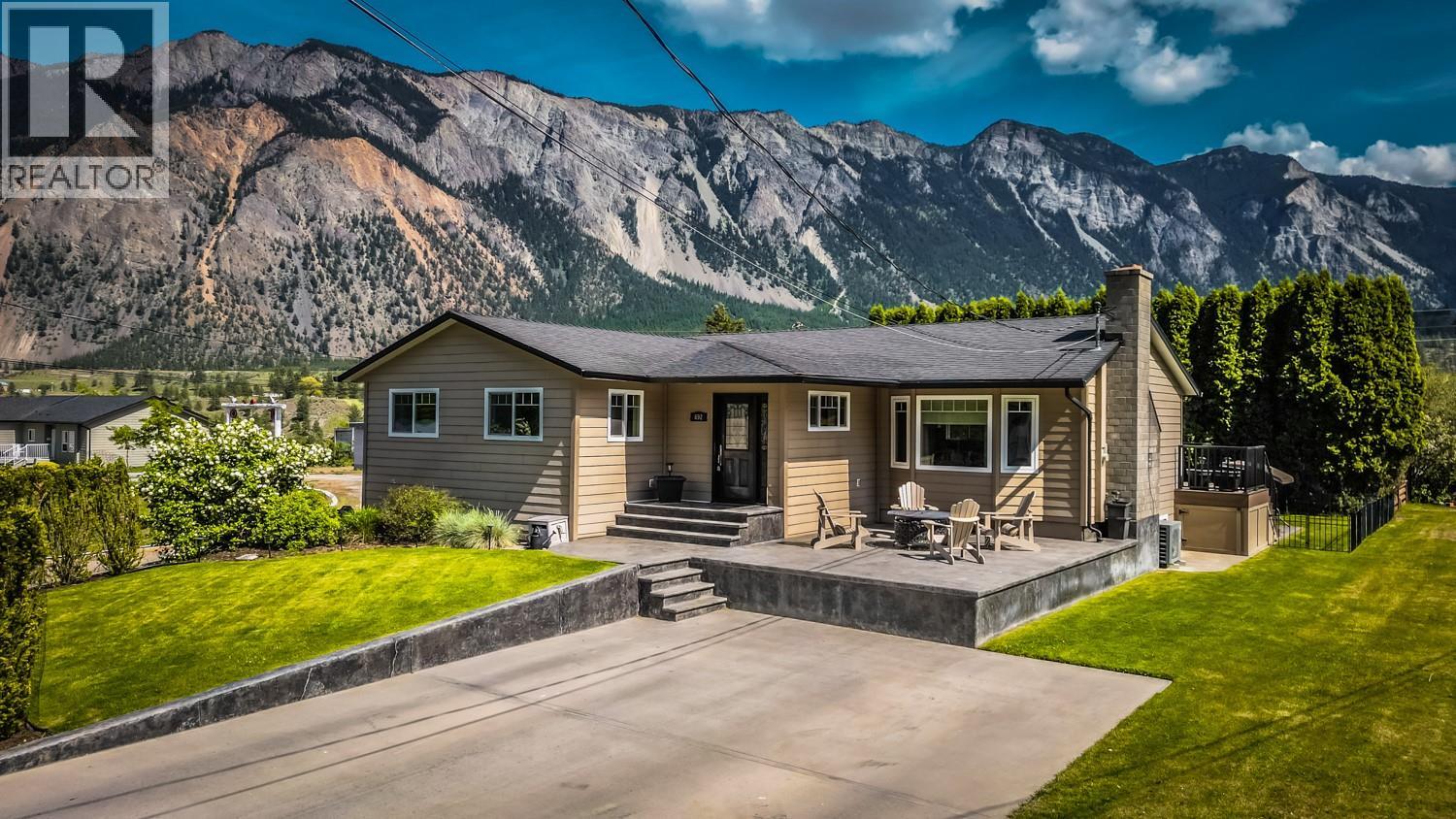 692 Summers Street, Lillooet, British Columbia  V0K 1V0 - Photo 4 - 10381333
