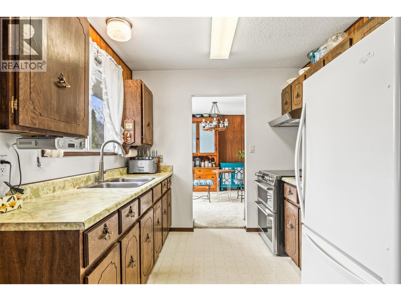 7905 Giles Drive, Coldstream, British Columbia  V1B 1G6 - Photo 10 - 10380564