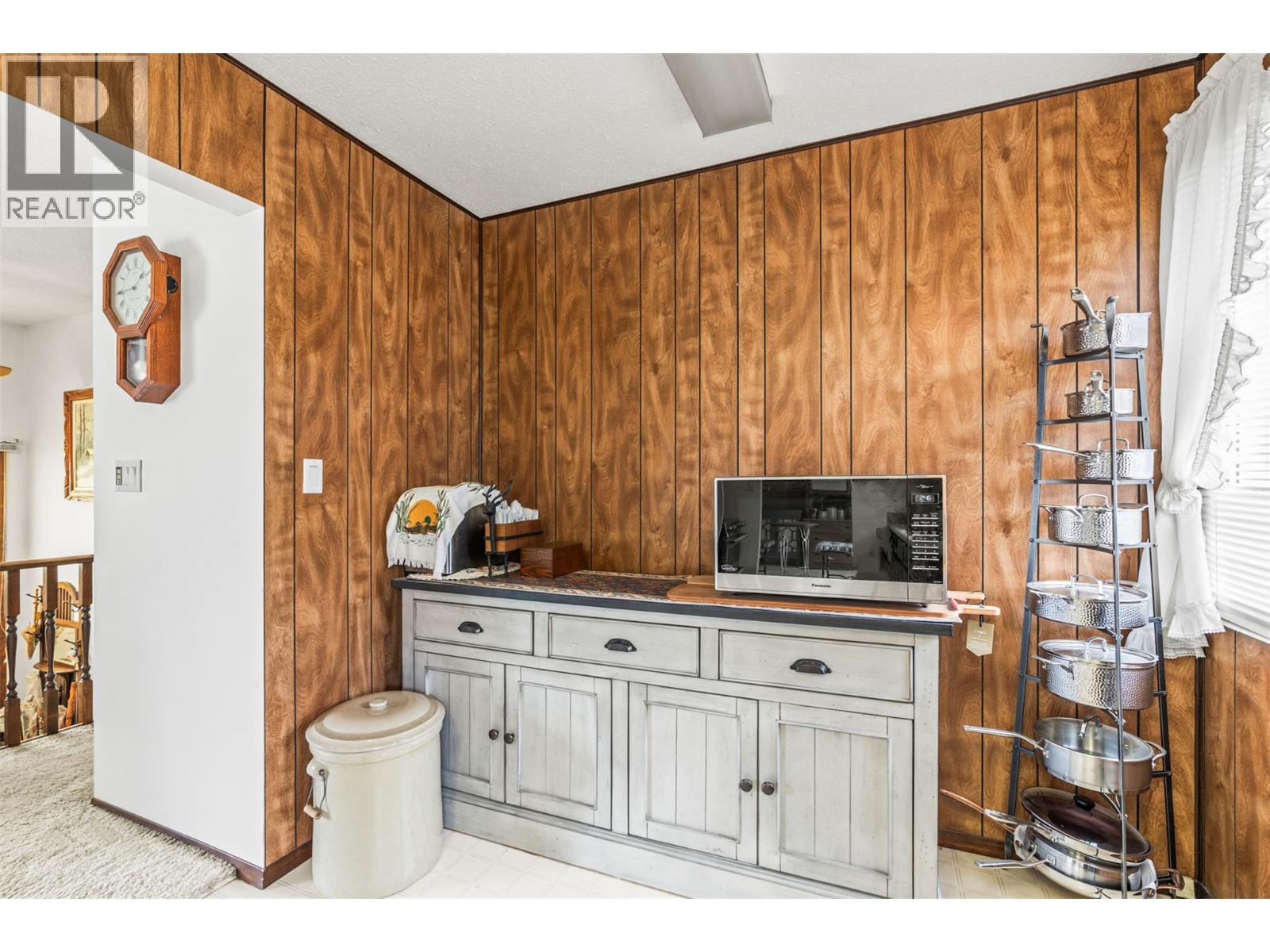 7905 Giles Drive, Coldstream, British Columbia  V1B 1G6 - Photo 12 - 10380564